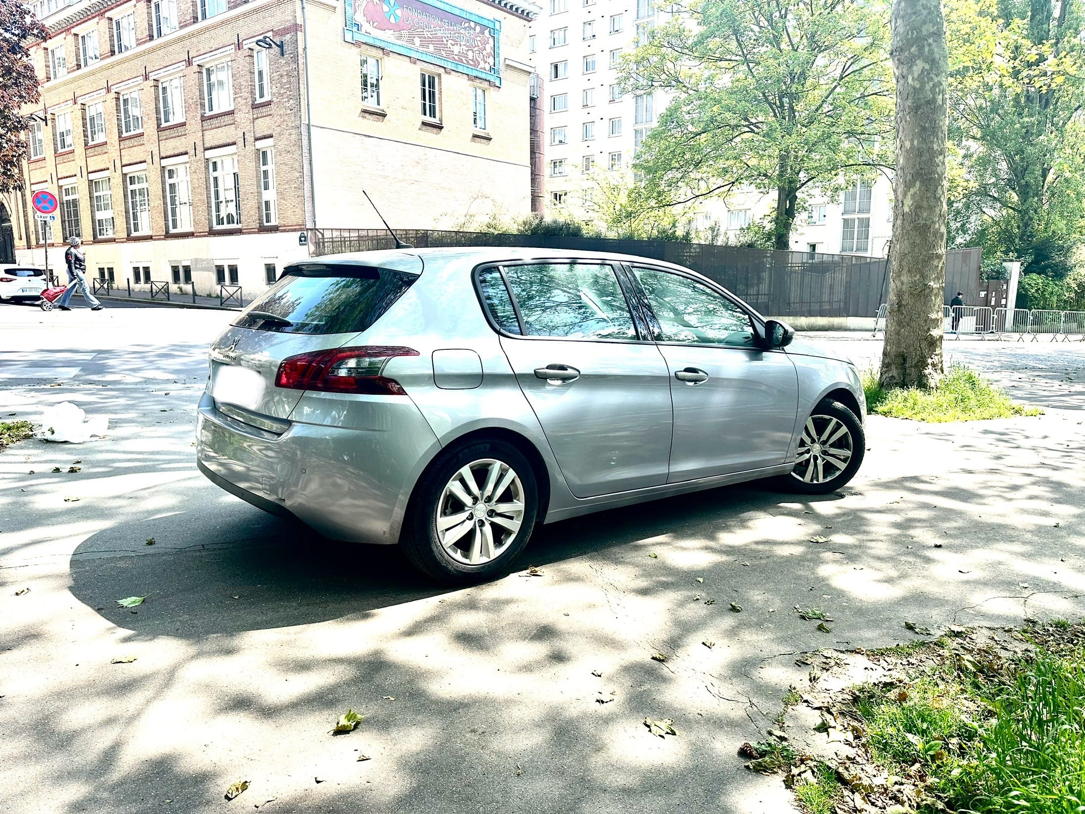 Peugeot 308 FW075 avec Apple CarPlay