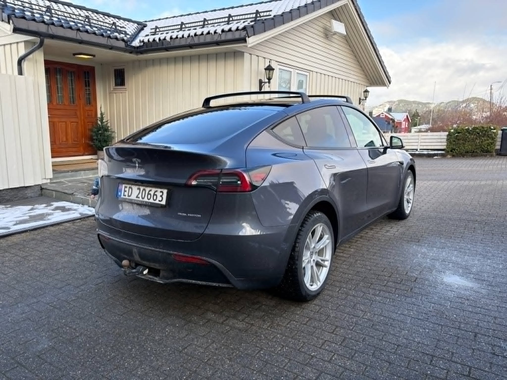 Tesla Model Y Long Range med Aircondition
