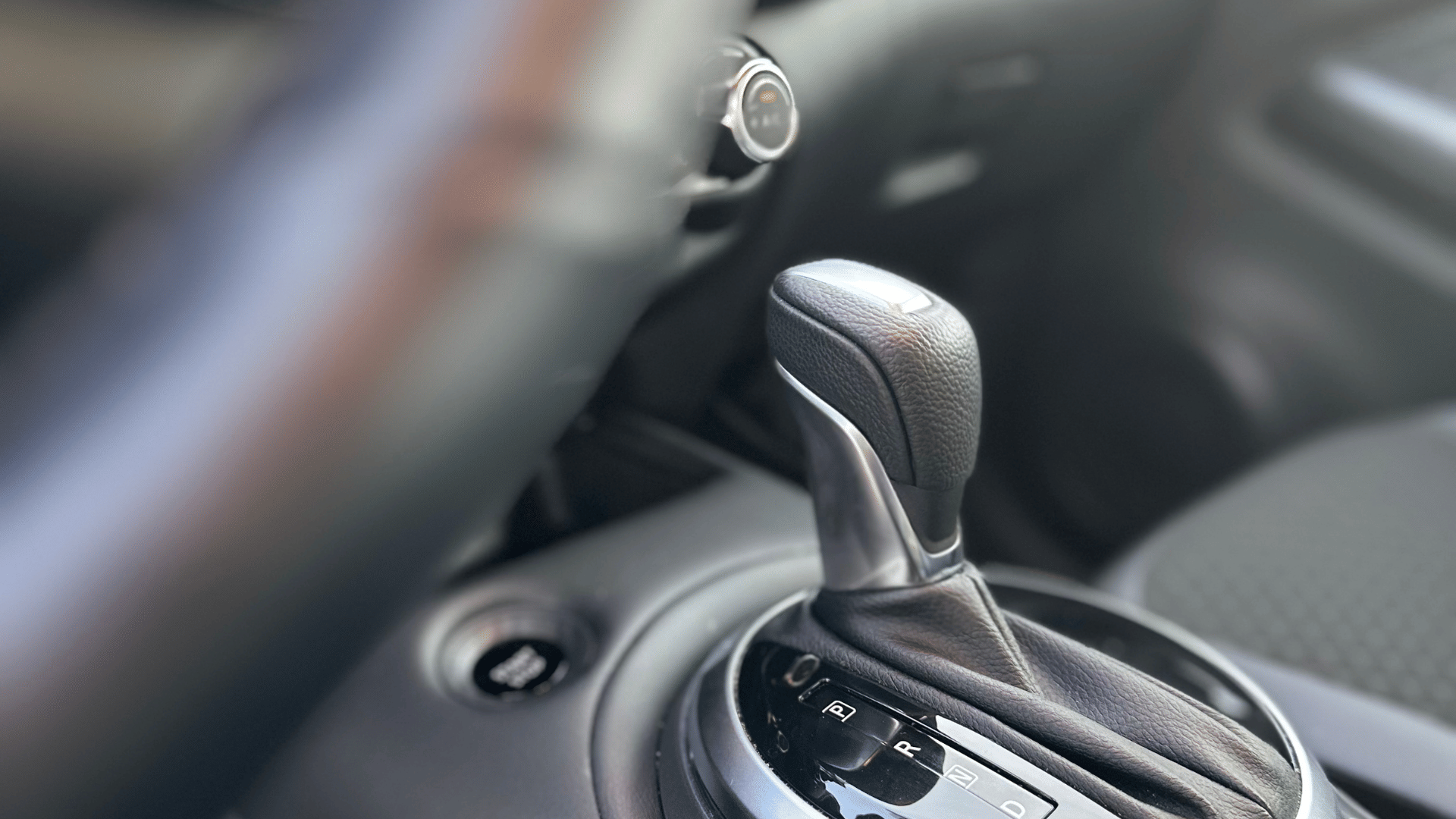 Nissan Juke N-Connecta Gris ARGILE | AUTO | Hybride 4.5L | GARE ST-JEAN (750m) avec Pneus neige