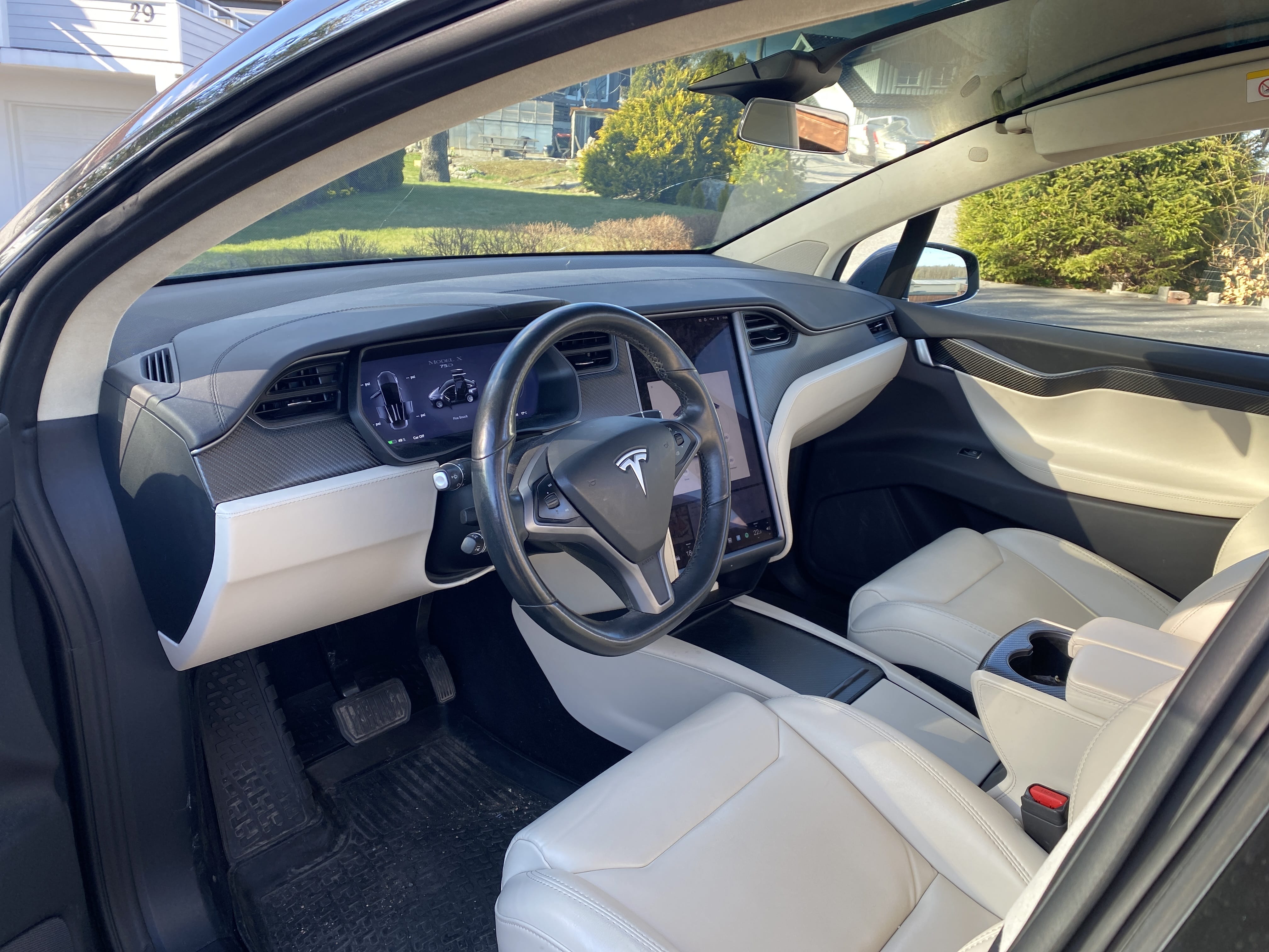 Tesla Model X Free supercharging at Tesla supercharger. Full Autopilot and FSD med Dashcam