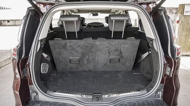 Renault Espace Initiale Paris — haut de gamme, 7 places à 3 min de l’aéroport, avec place dédiée avec Android Auto