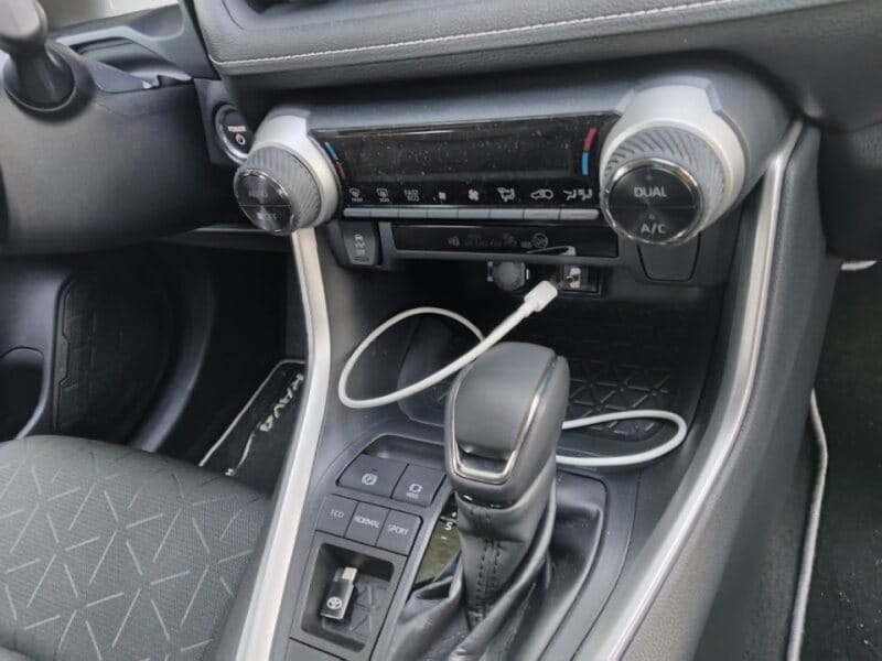 Toyota RAV 4 Híbrido con Silla infantil