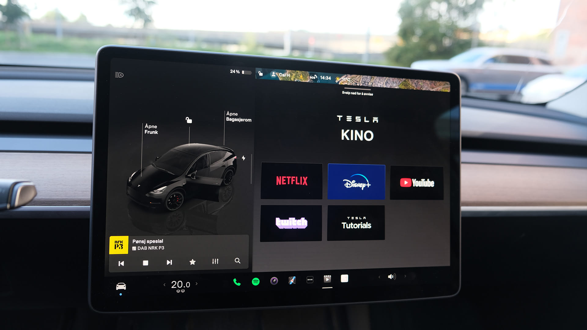 Tesla Model Y Performance med Babysete