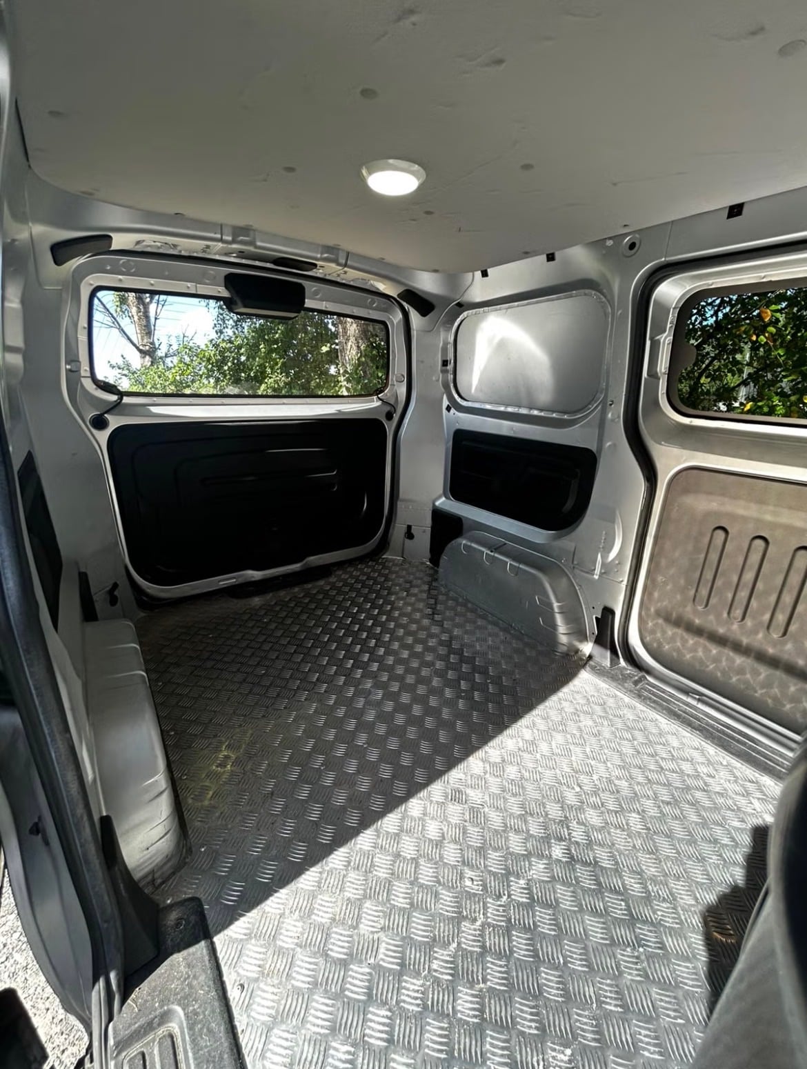 BYD ETP3 VB med USB ladeuttak