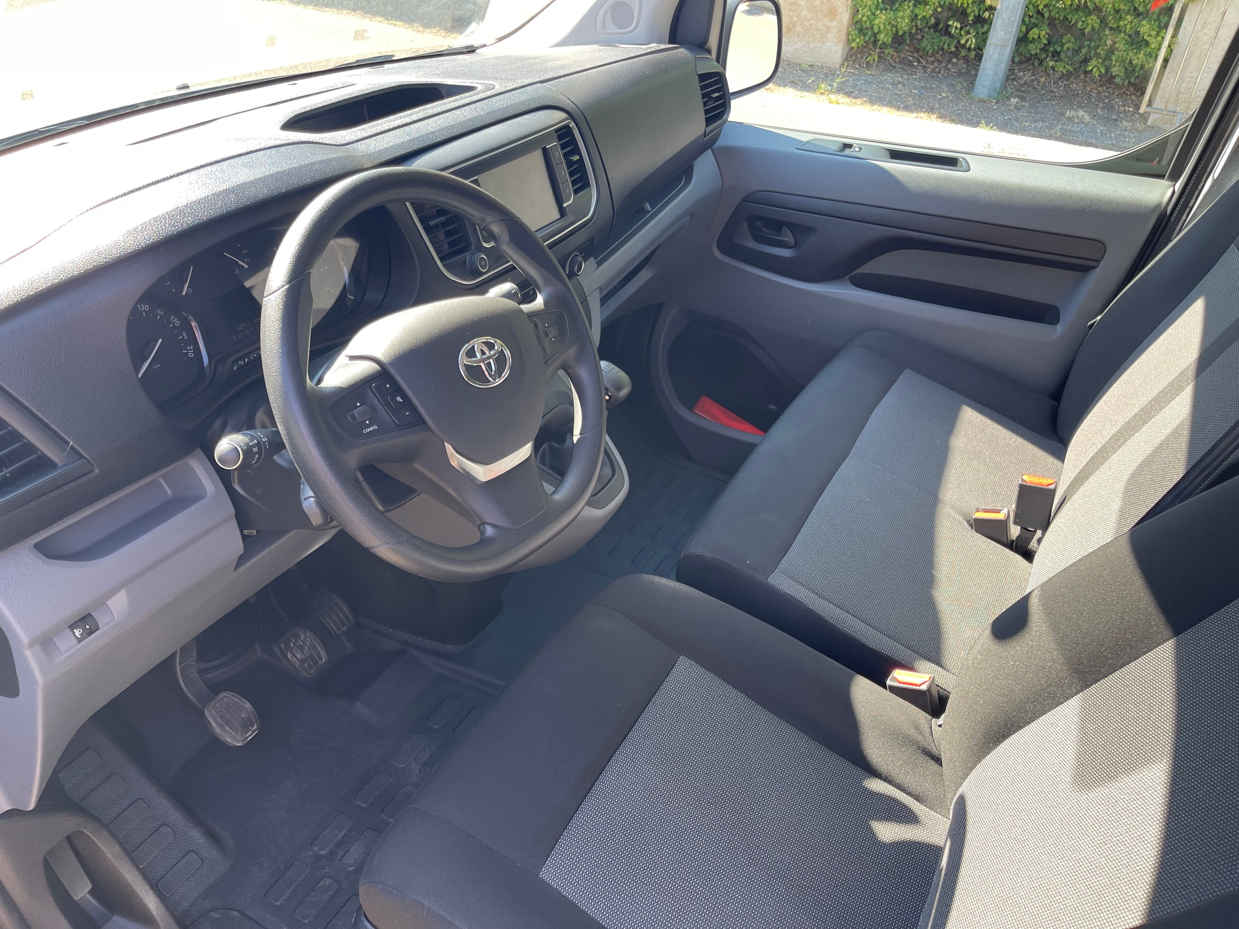 Toyota Proace Verso with Cruise control