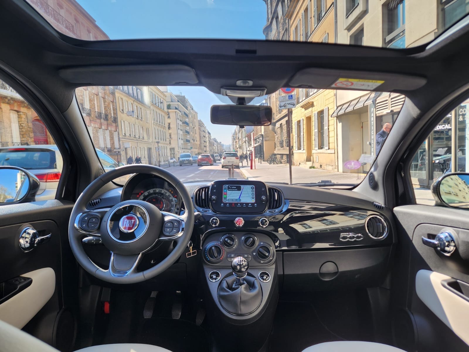 Fiat 500 Dolcevita hybride toit panoramique avec GPS