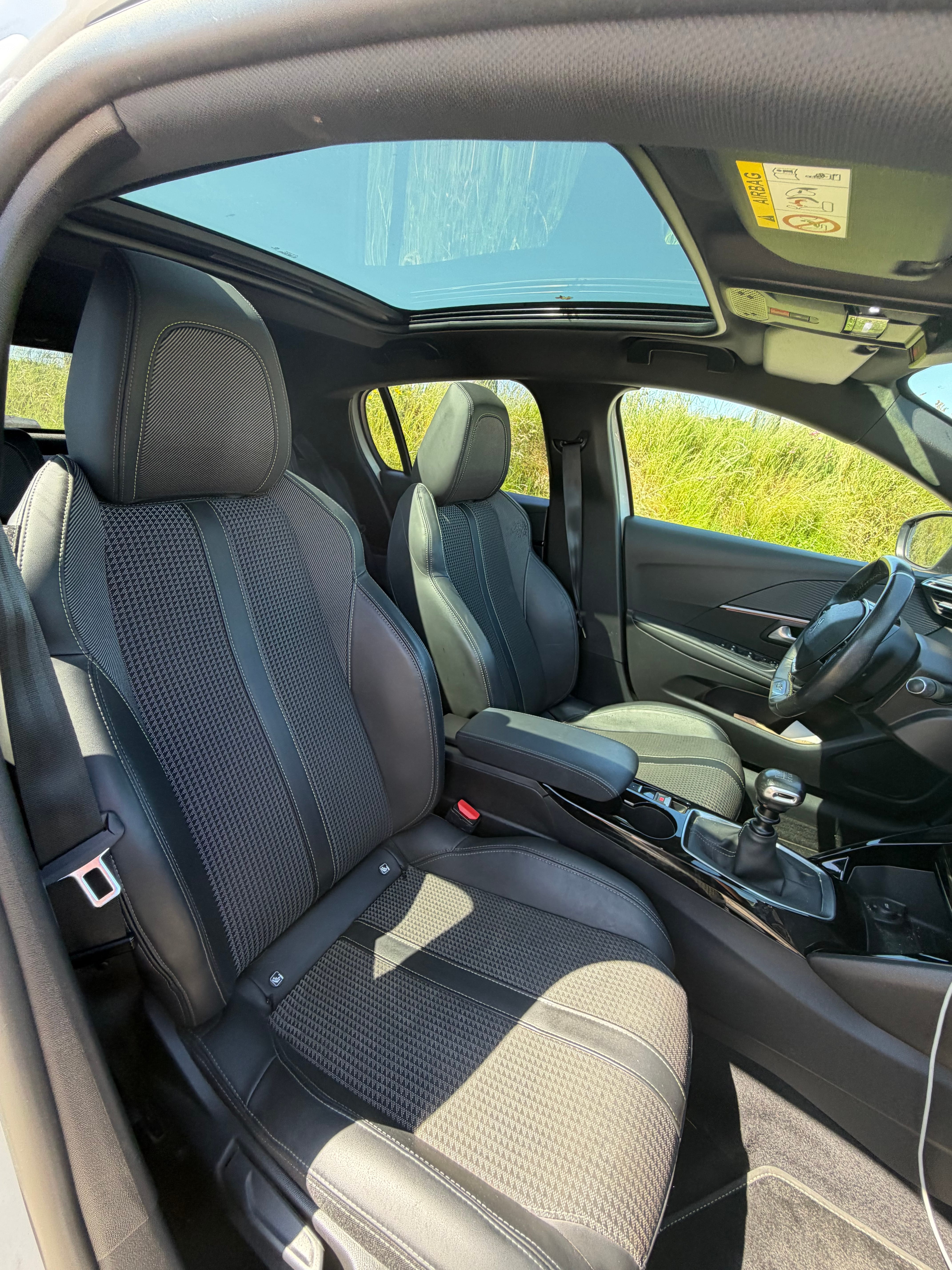Peugeot 208 avec GPS