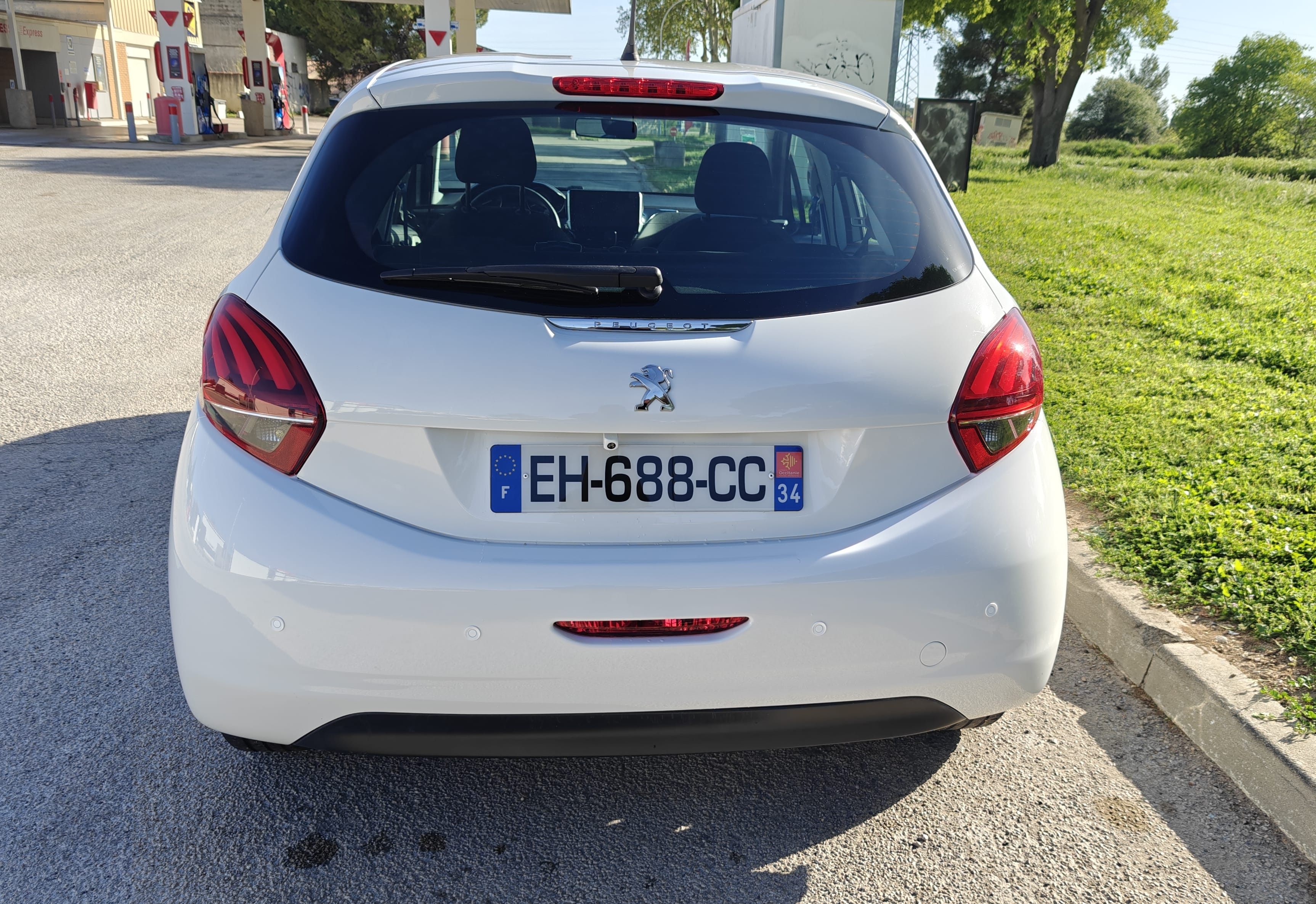 Peugeot 208 with Apple CarPlay