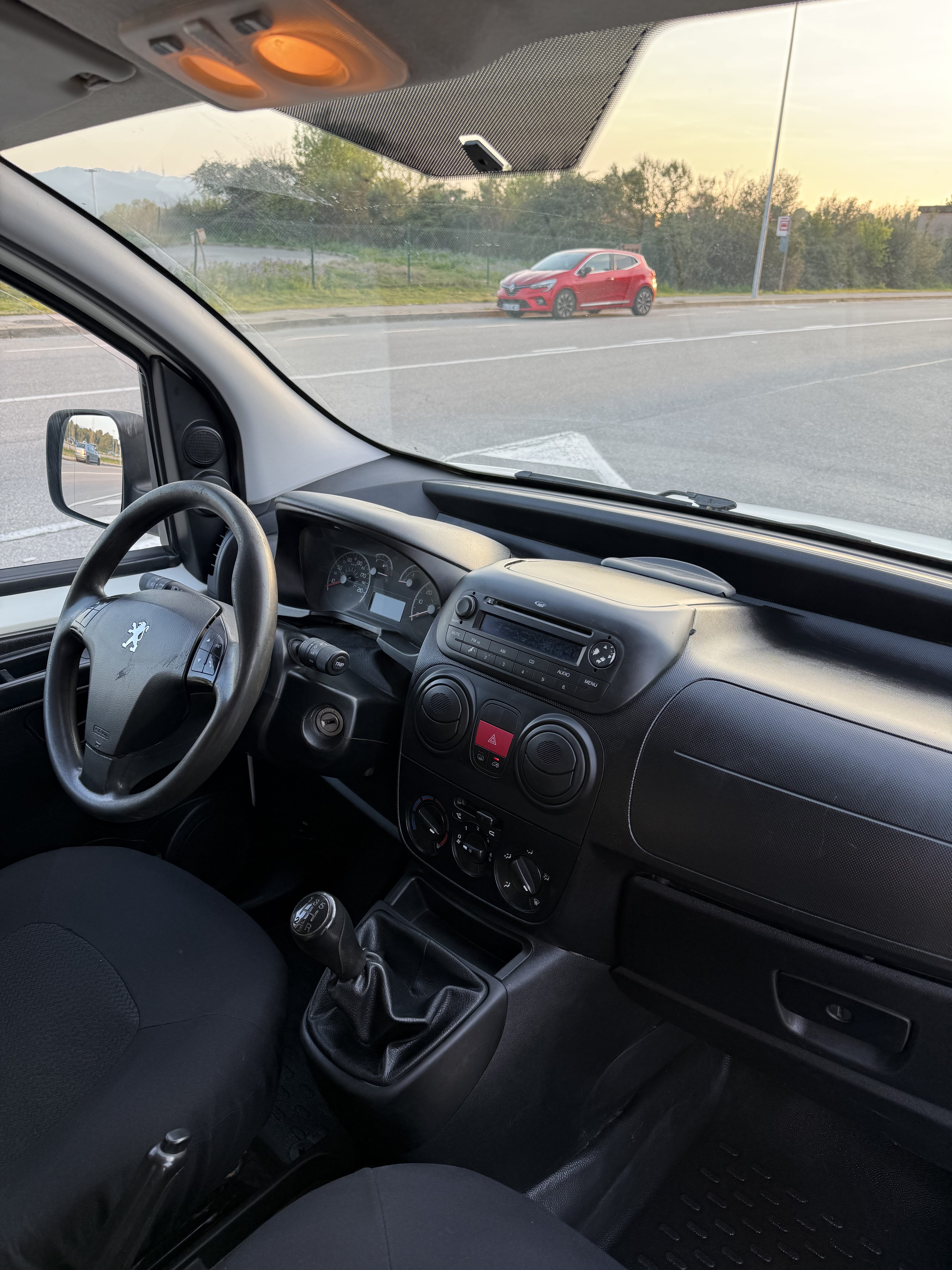 Peugeot Bipper con Puertos de carga USB