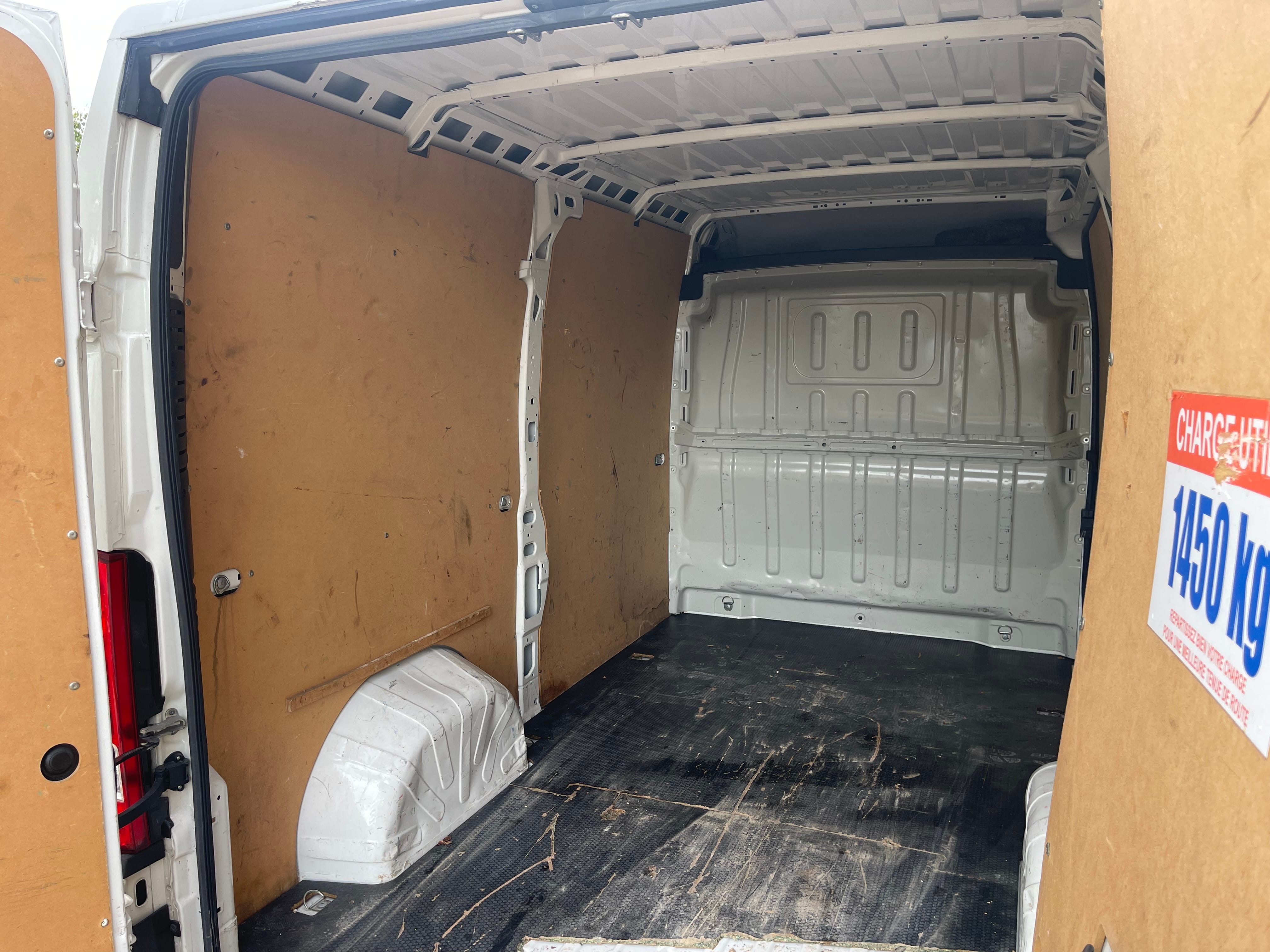 Peugeot Boxer avec Autoradio