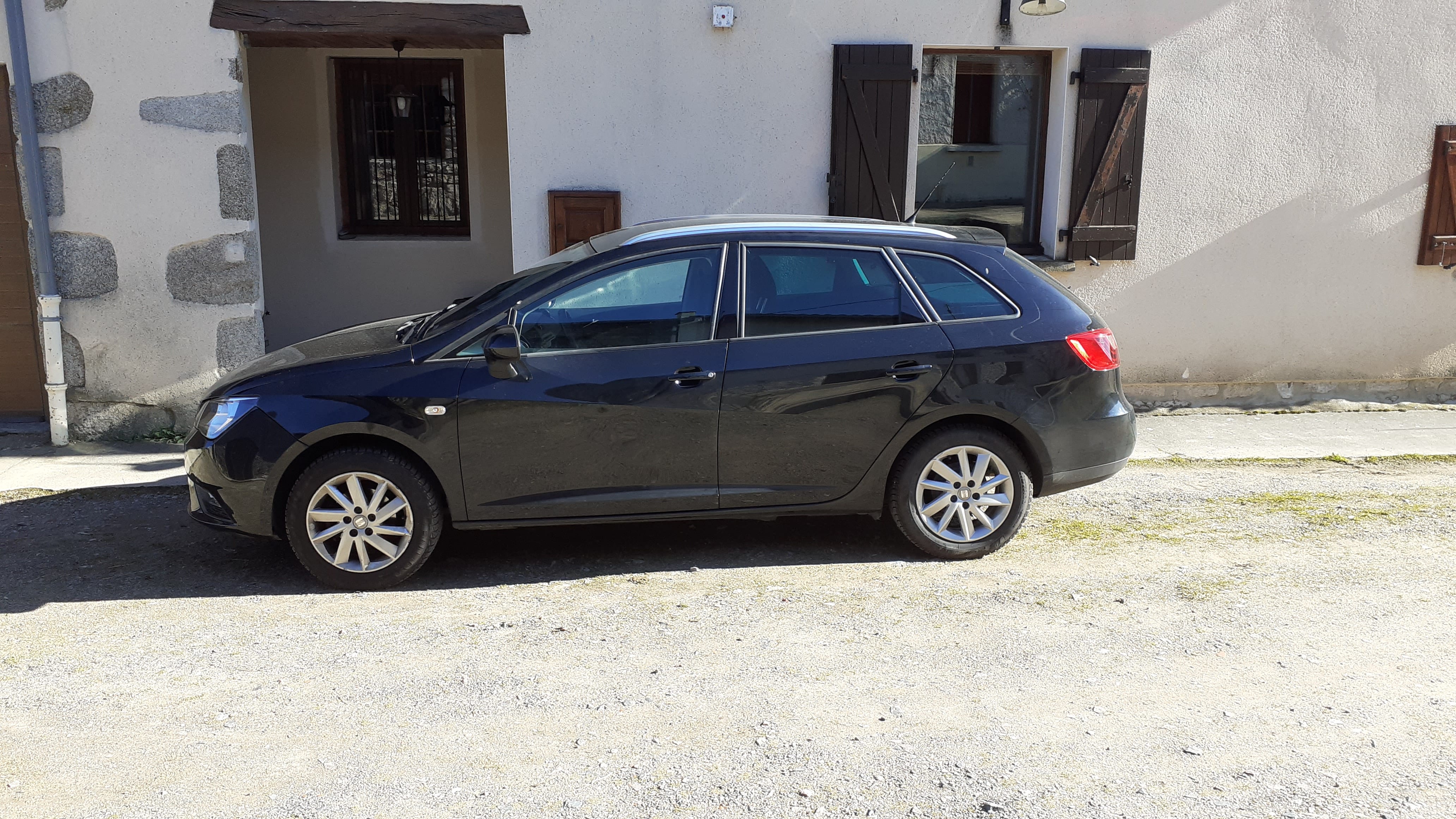 Seat Ibiza ST Break connecté 24h/24h avec Chaines