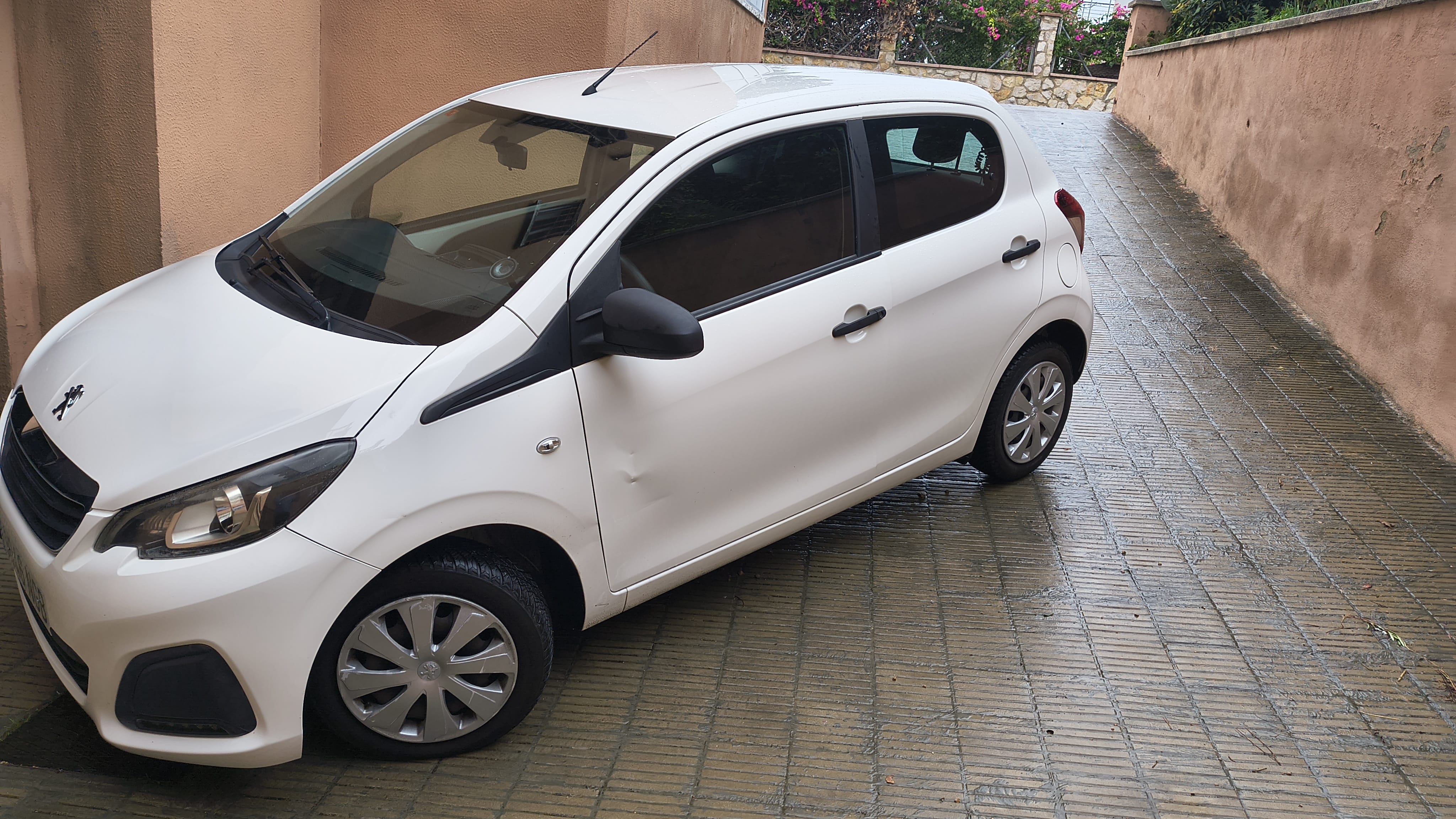 Peugeot 108 con Silla infantil