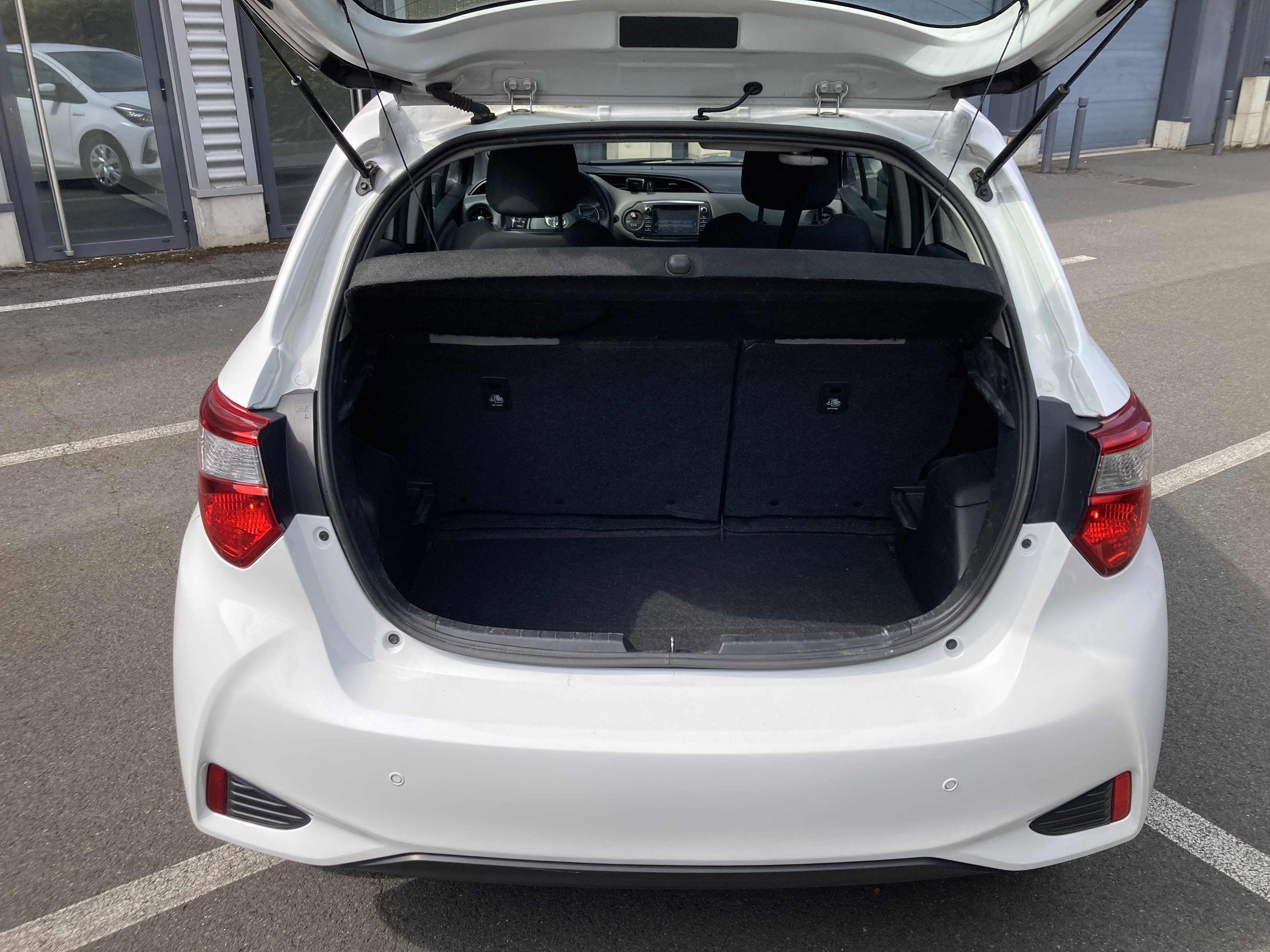 Toyota Yaris Hybride Hybride Boîte Automatique avec Entrée audio / iPod