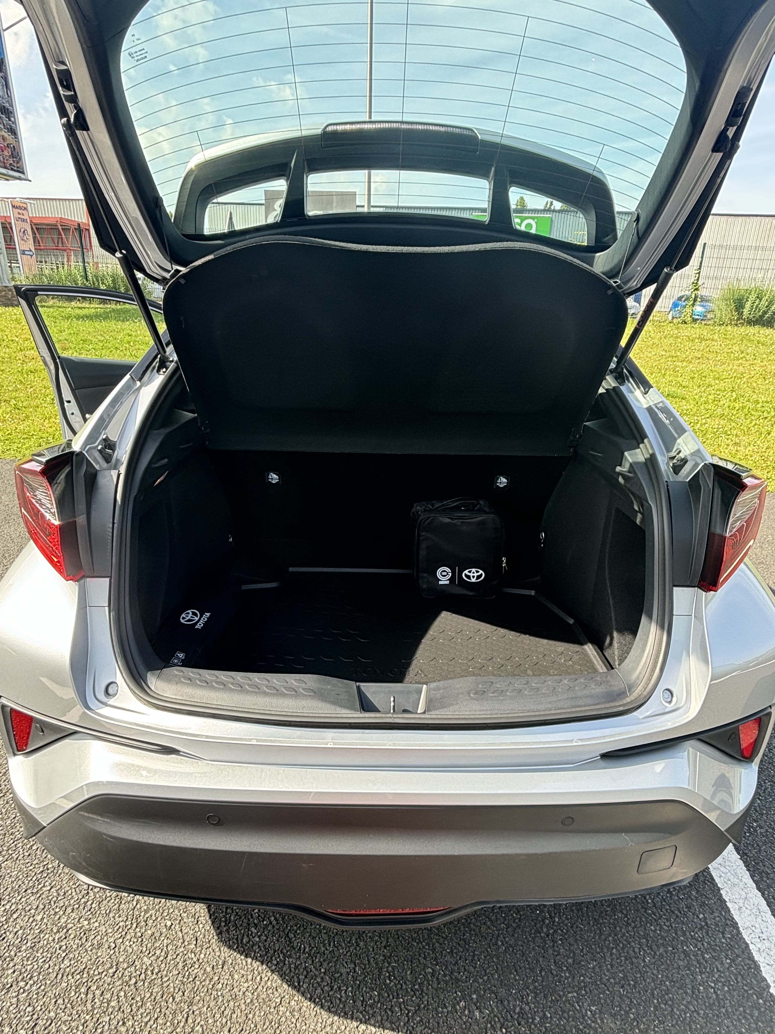 Toyota C-HR avec Entrée audio / iPod