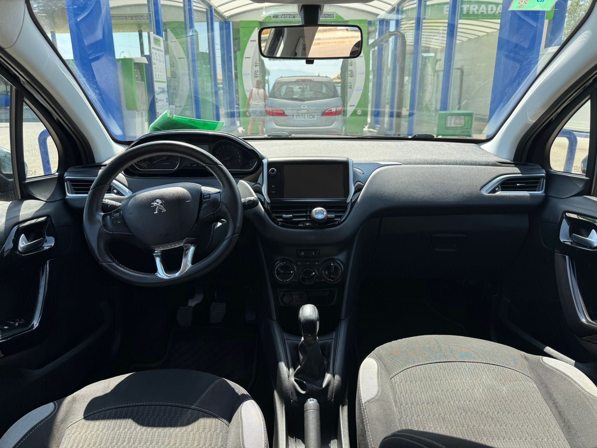Peugeot 208 con Silla infantil