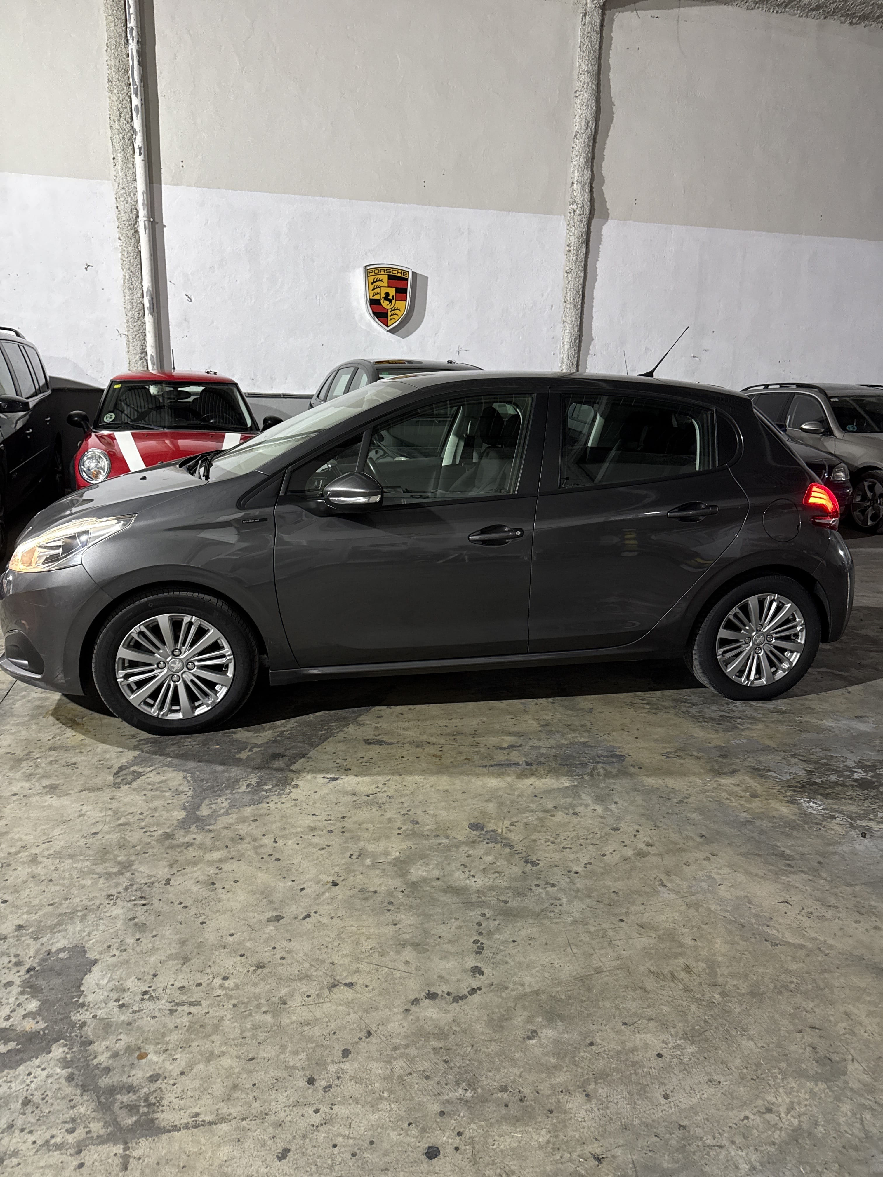 Peugeot 208 con Aire acondicionado