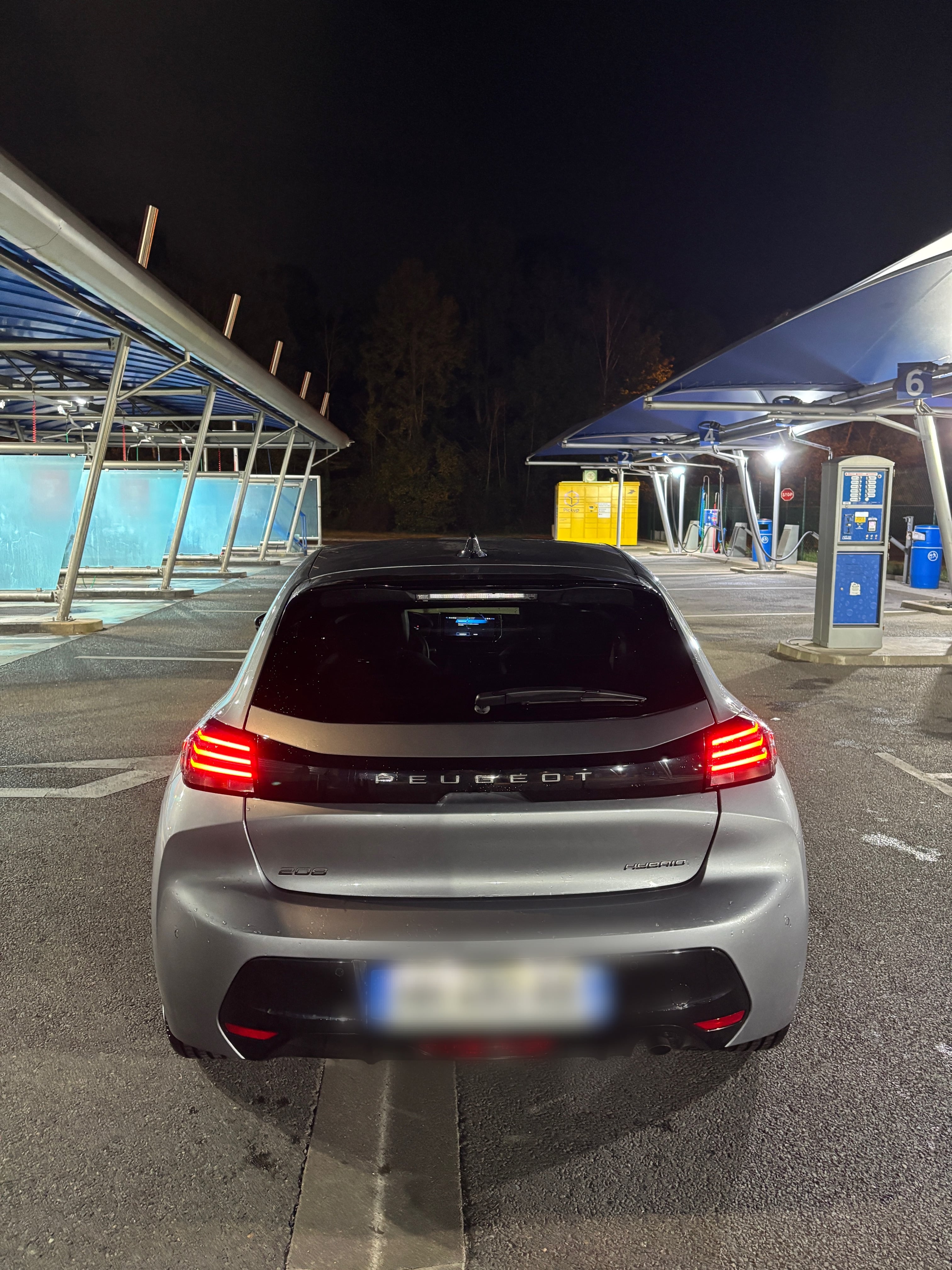 Peugeot 208 avec Apple CarPlay