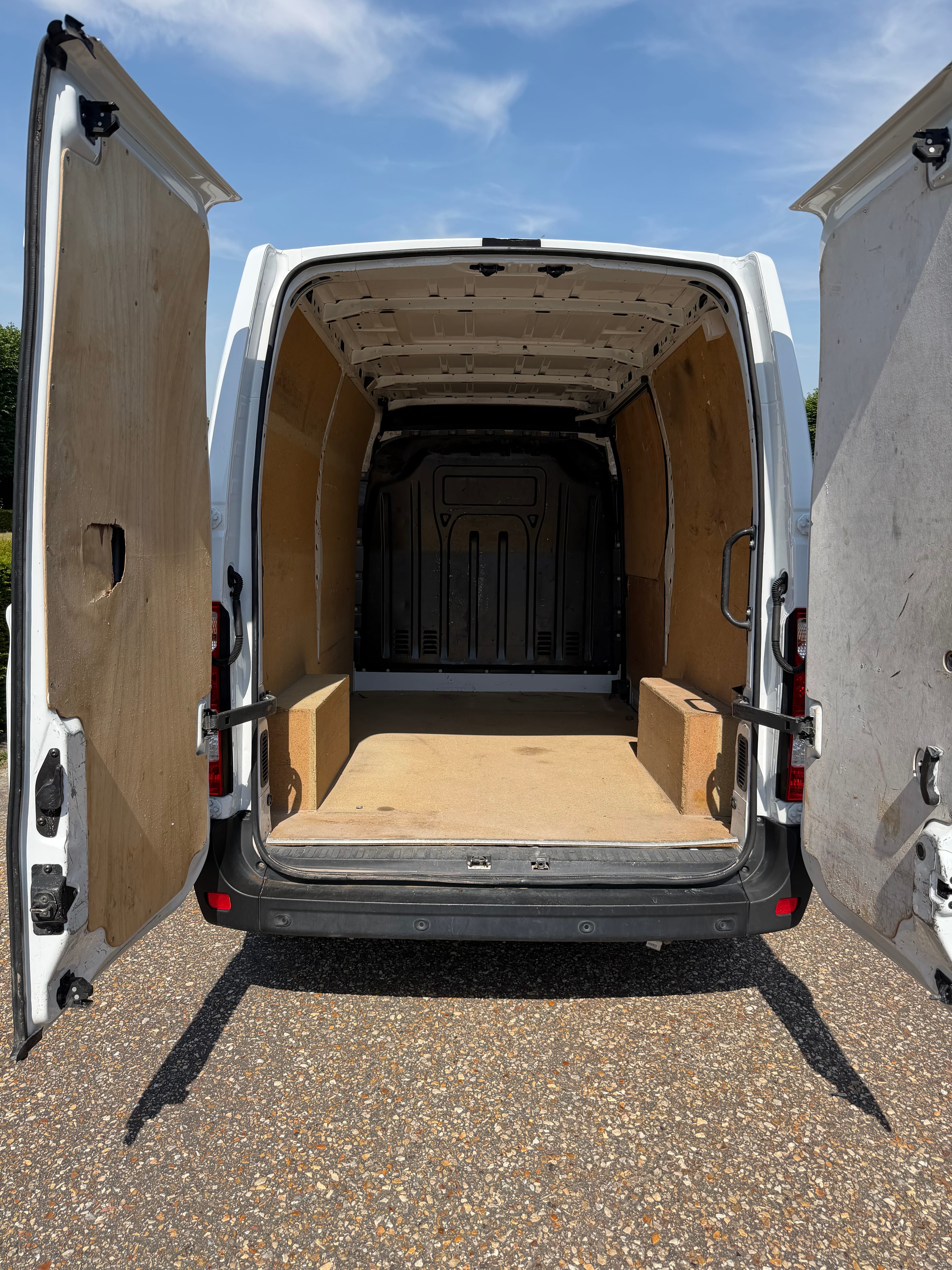 Nissan NV400 avec GPS