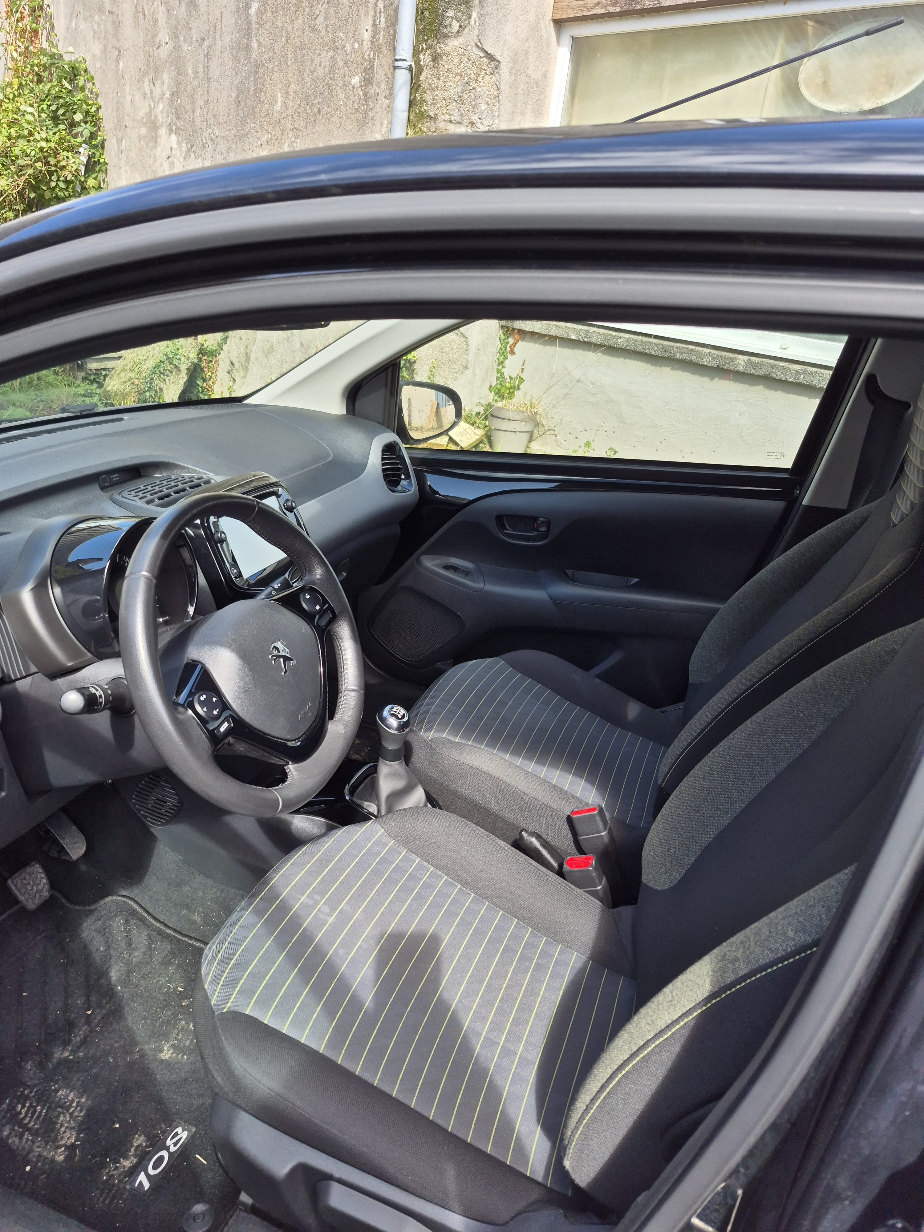 Peugeot 108 avec Entrée audio / iPod