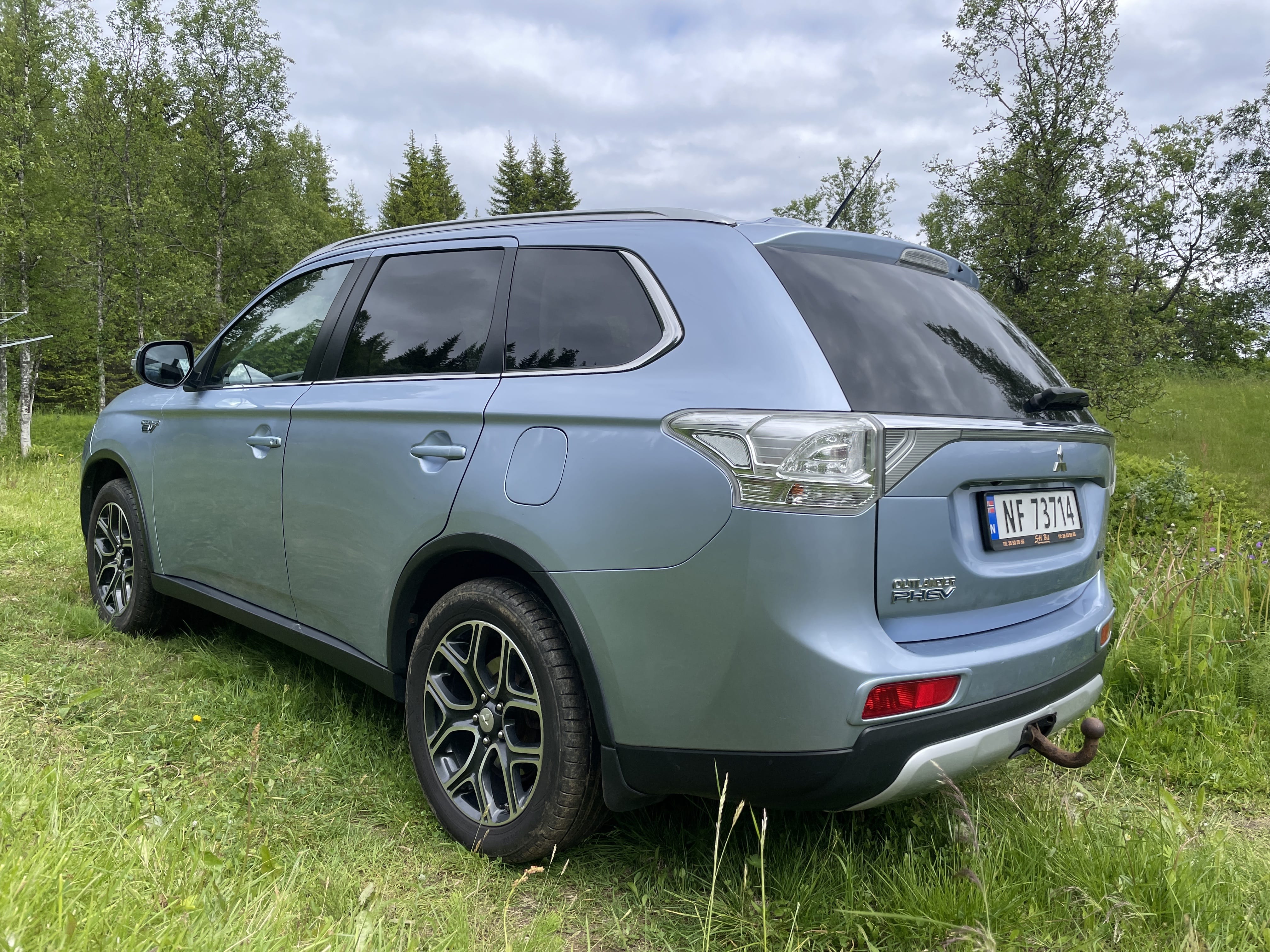 Mitsubishi Outlander PHEV SE med Cruisekontroll