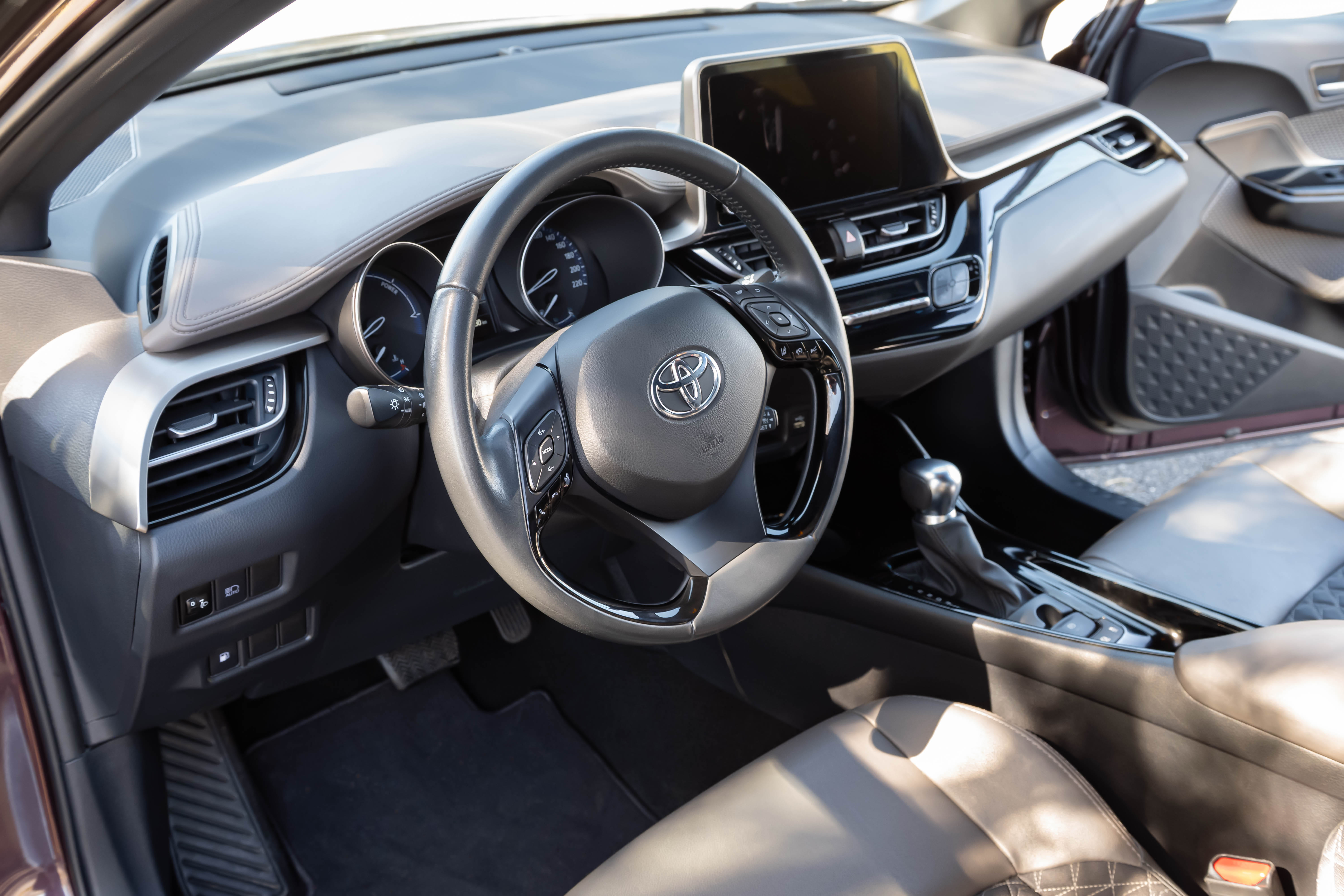 Toyota C-HR Hybrid avec GPS