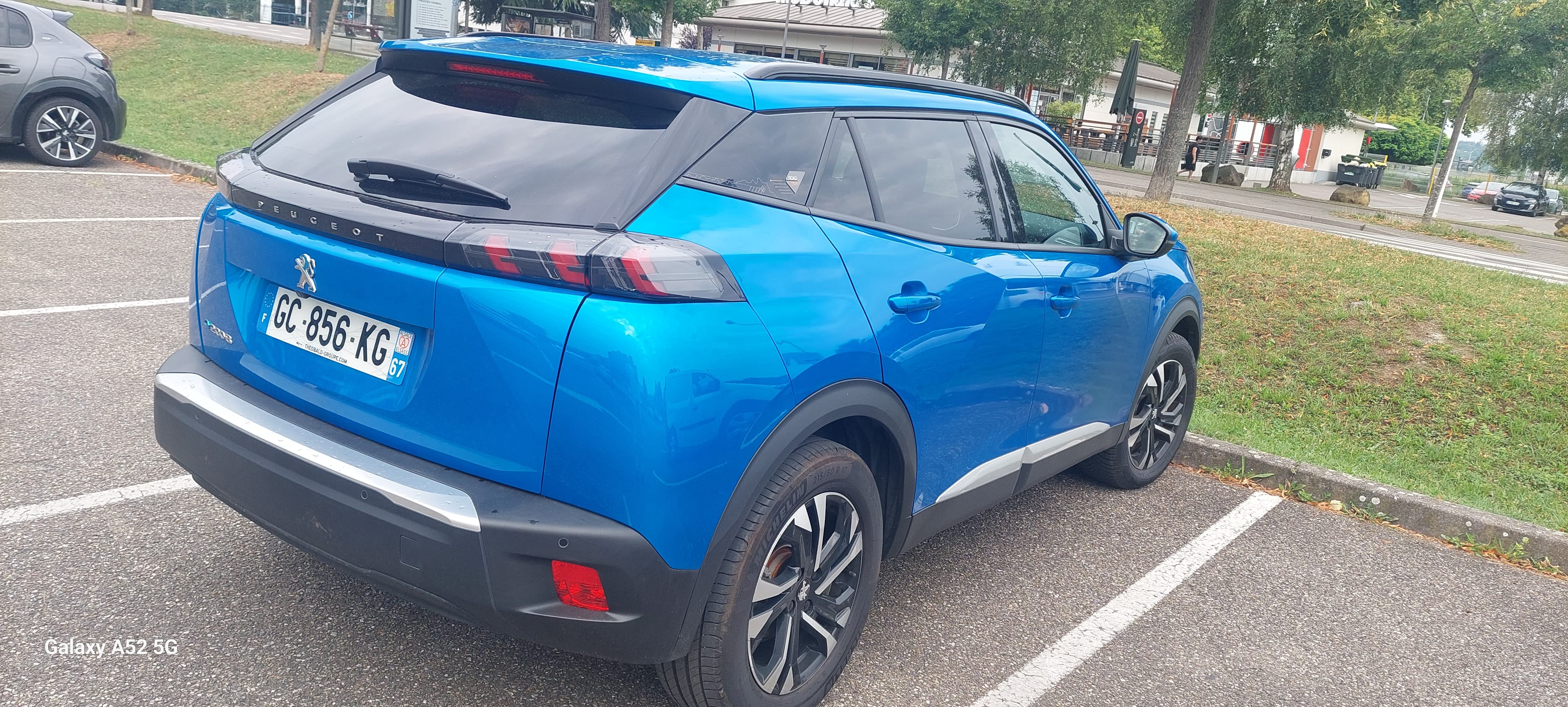Peugeot 2008 50Kw avec GPS