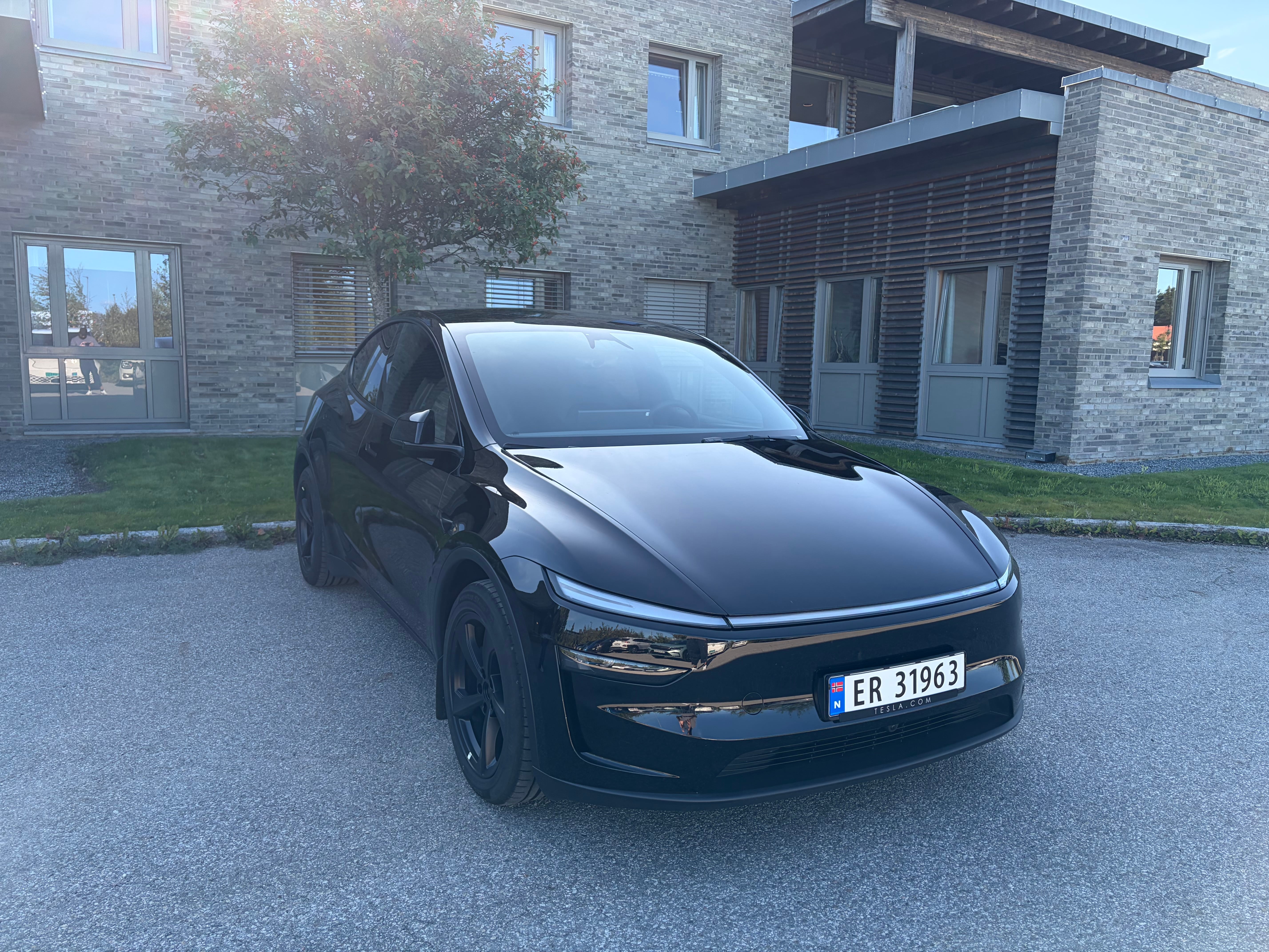 Tesla Model Y Long Range with Four-wheel drive