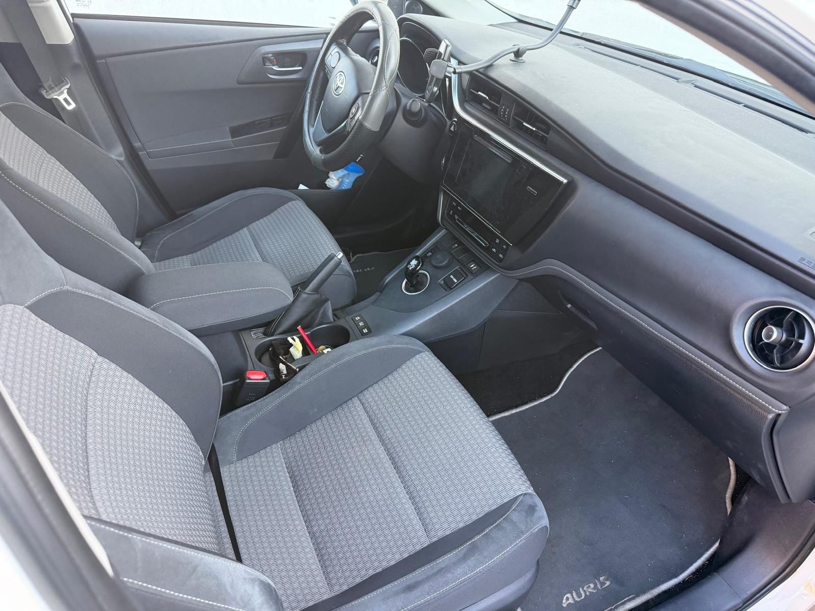 Toyota Auris Touring Sports 1,8 Hybride avec GPS