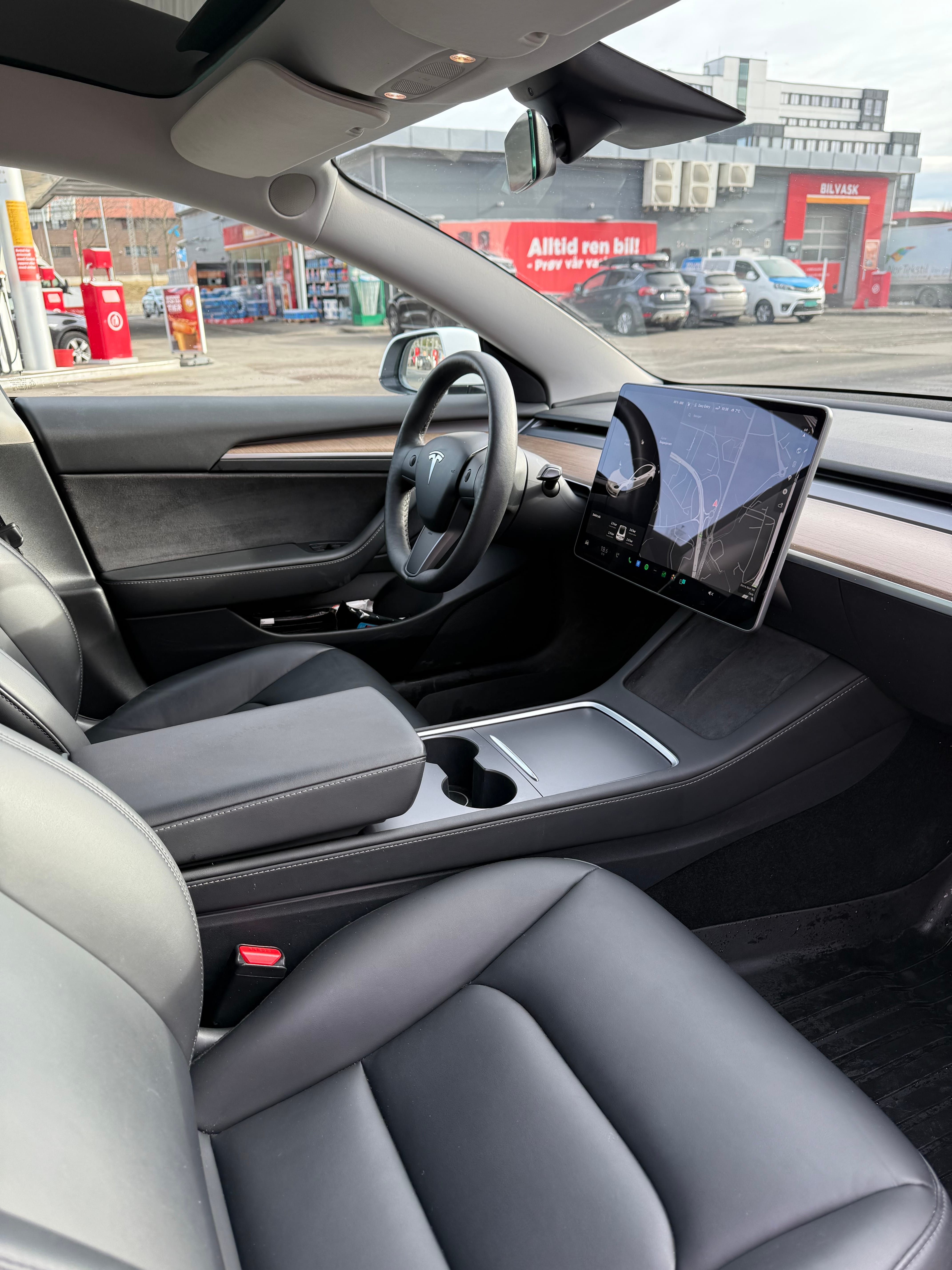 Tesla Model 3 mit Navigationsgerät