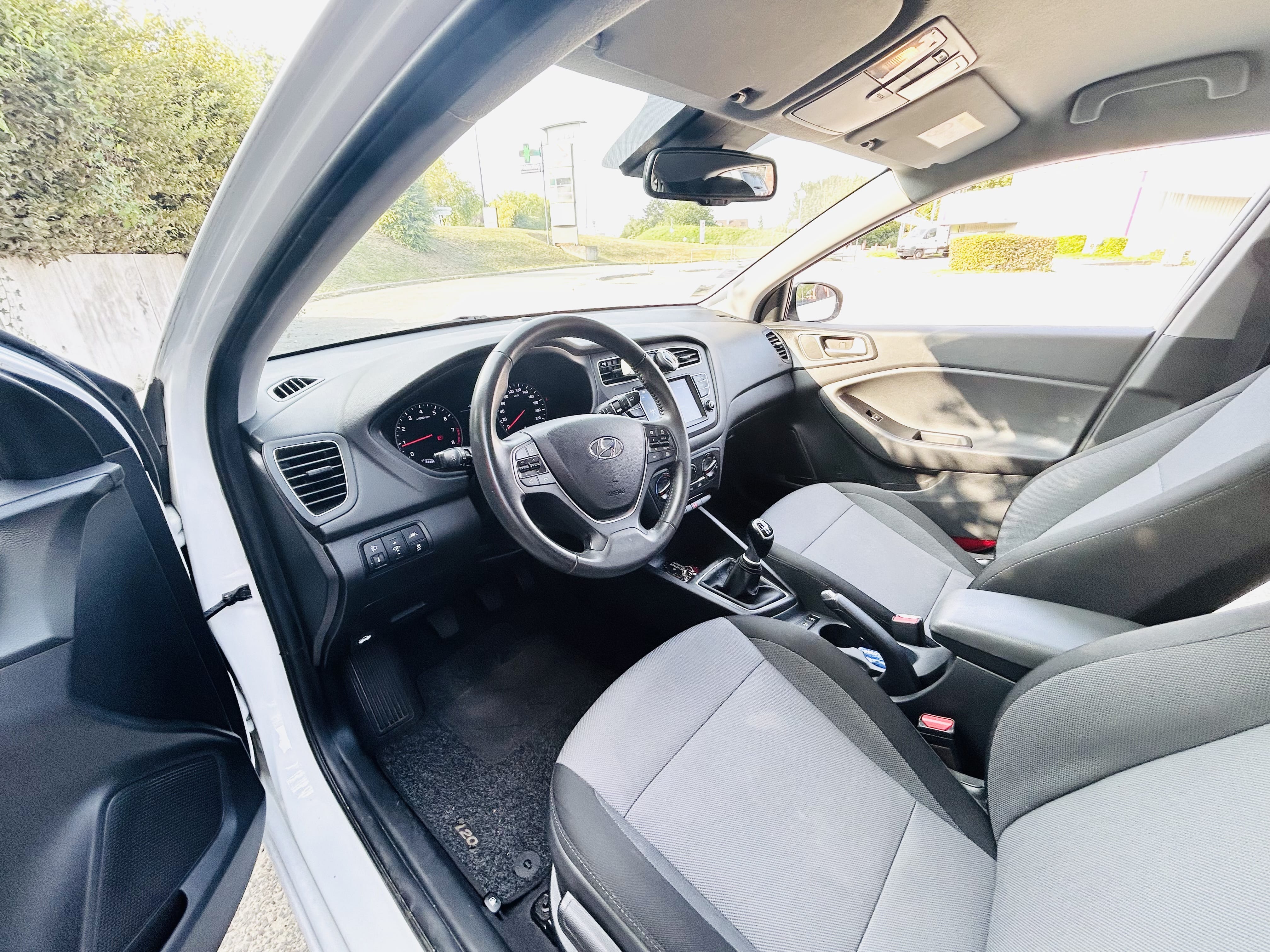 Hyundai i20 avec GPS