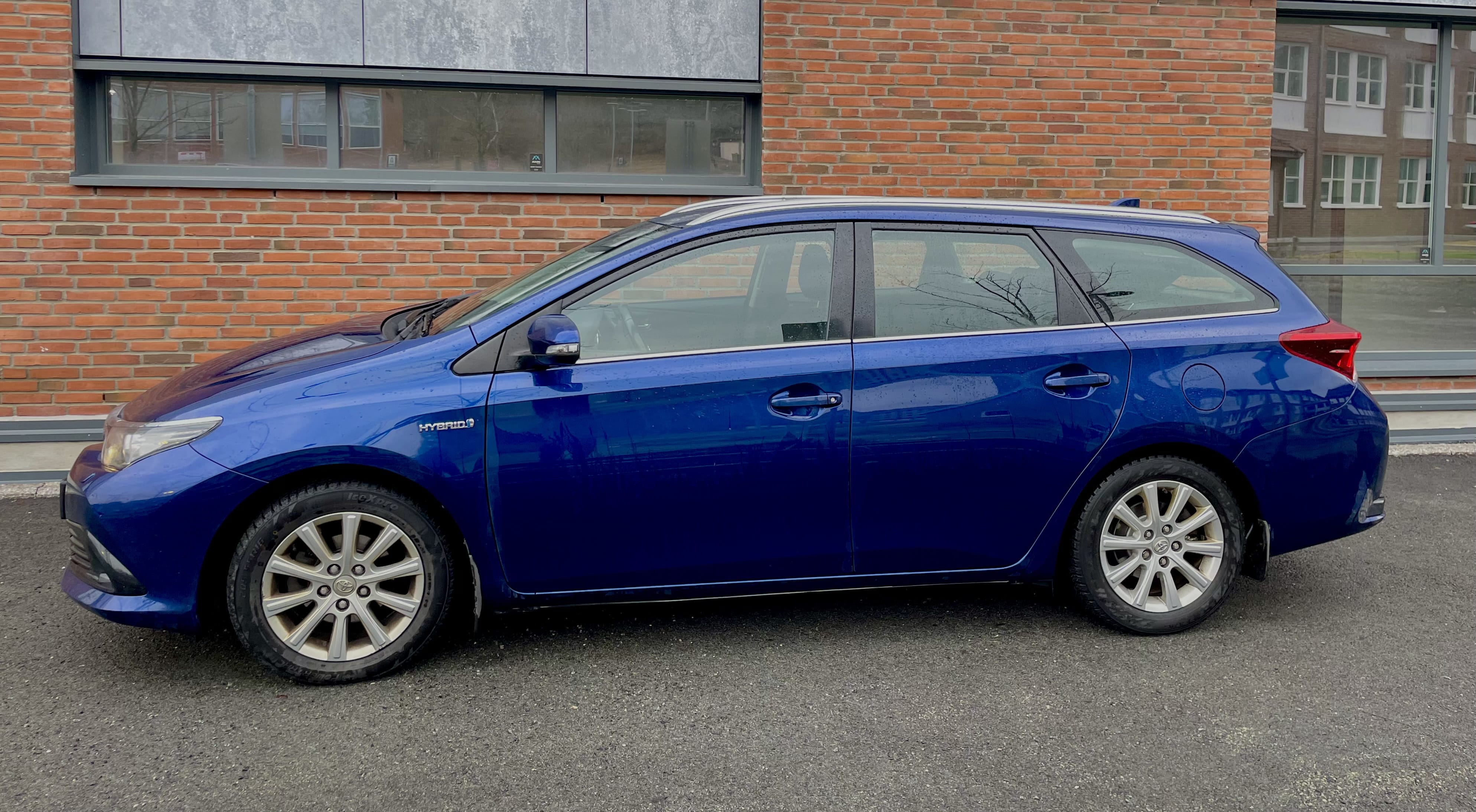Toyota Auris 1.8 bensin Hybrid with Air conditioning