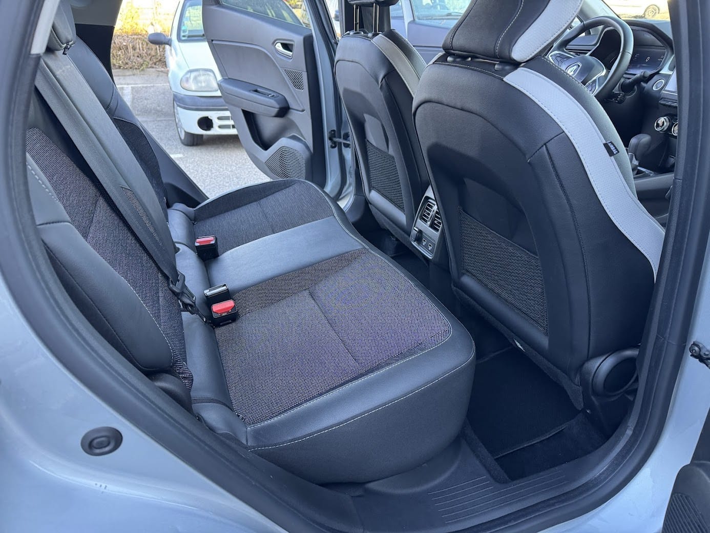 Renault Captur Hybride BV auto GX570TN avec Siège bébé