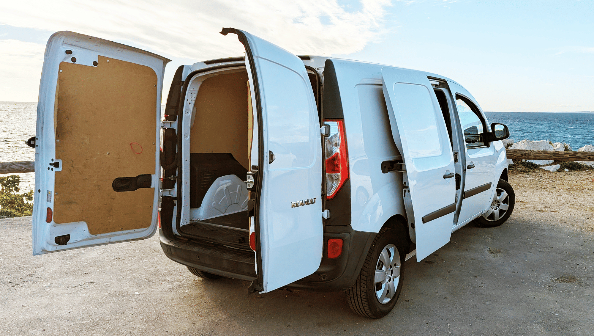 Renault Kangoo Express Kangoo MAXI (Grand Volume) – Accès 24/7 & Parking Gratuit avec Apple CarPlay