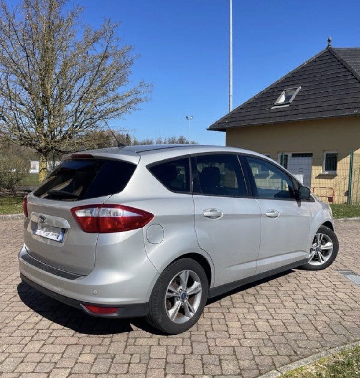 Ford C-Max avec GPS