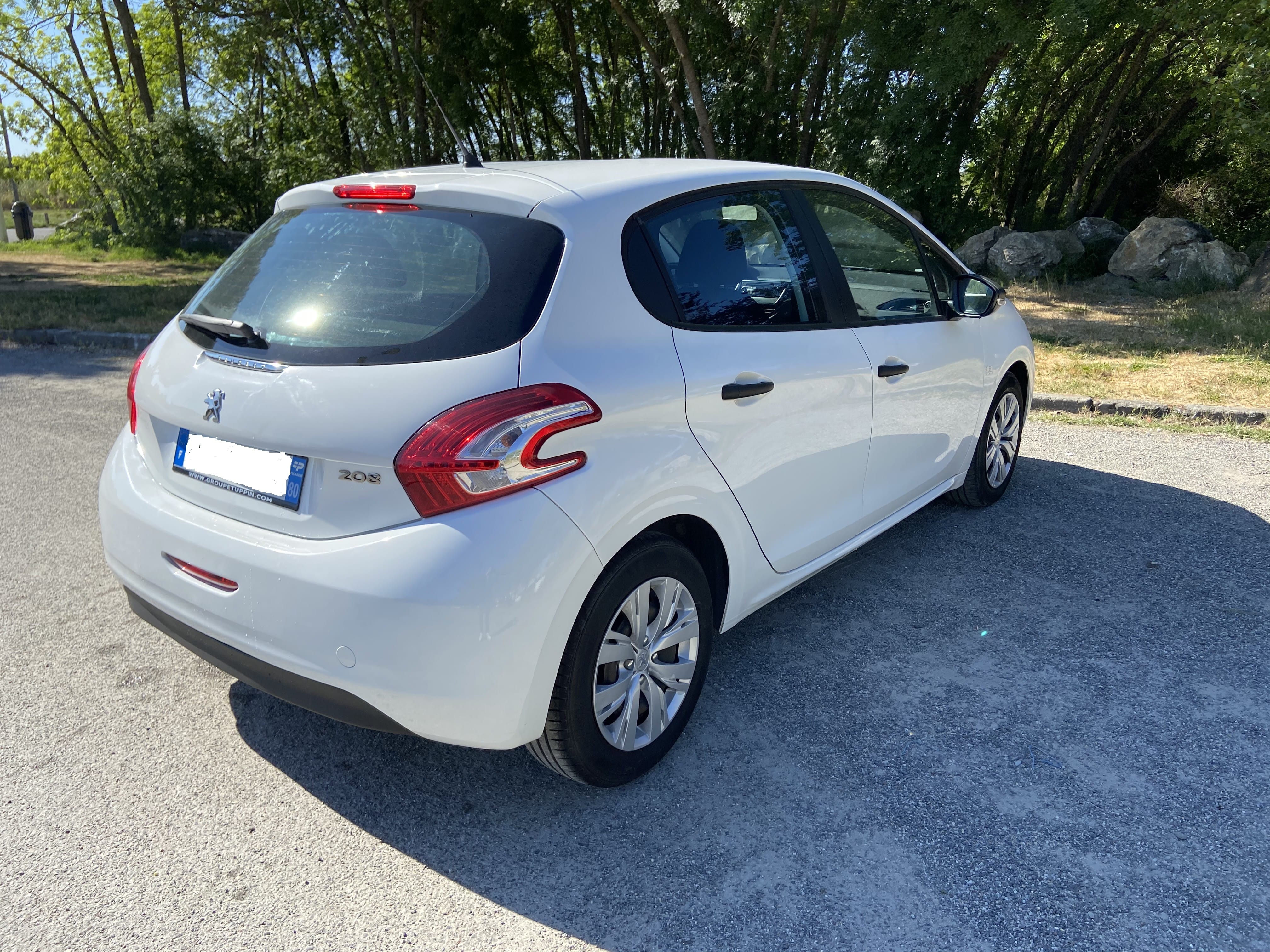 Peugeot 208 (CQ478GT)