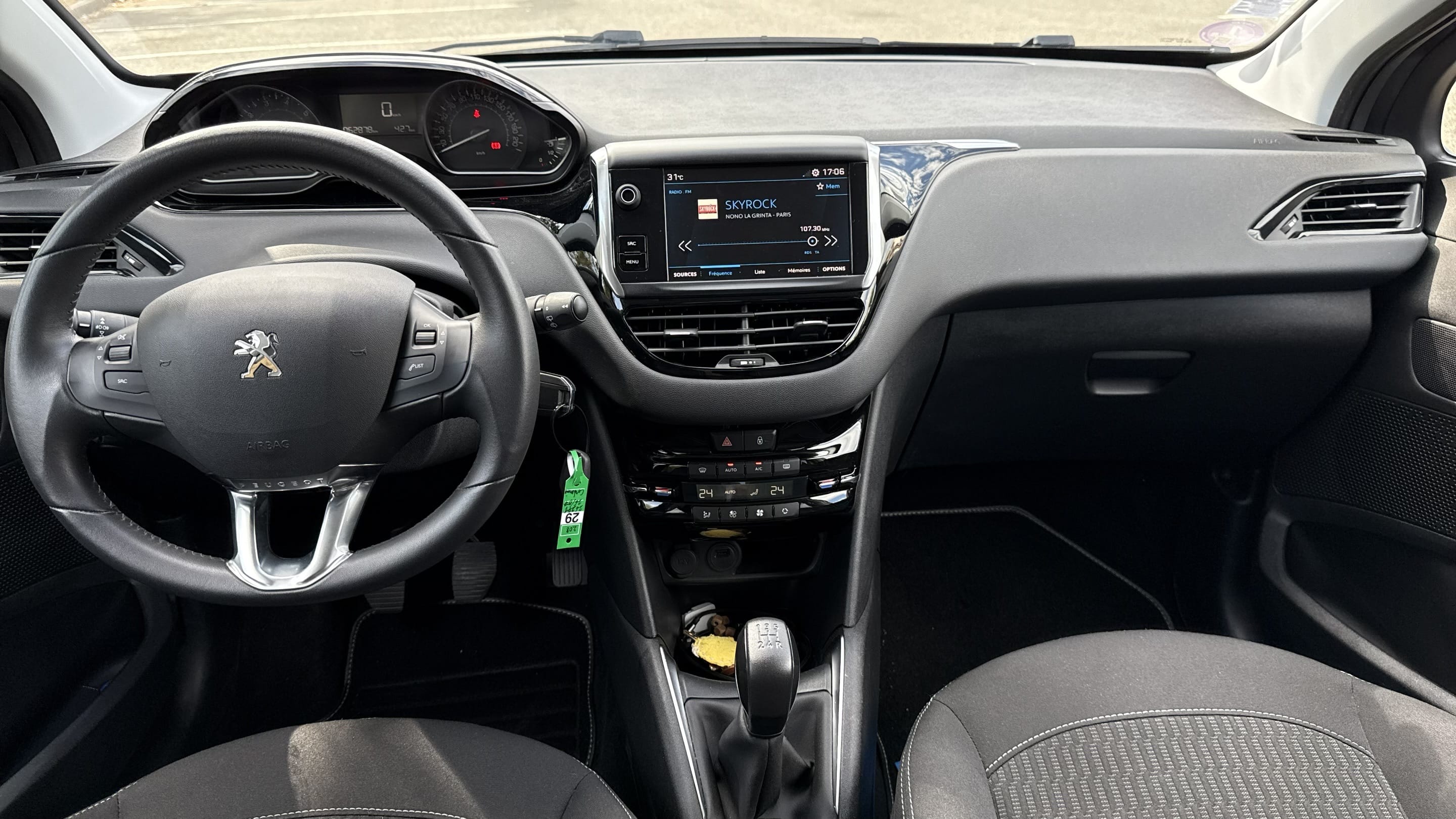 Peugeot 208 avec Siège bébé