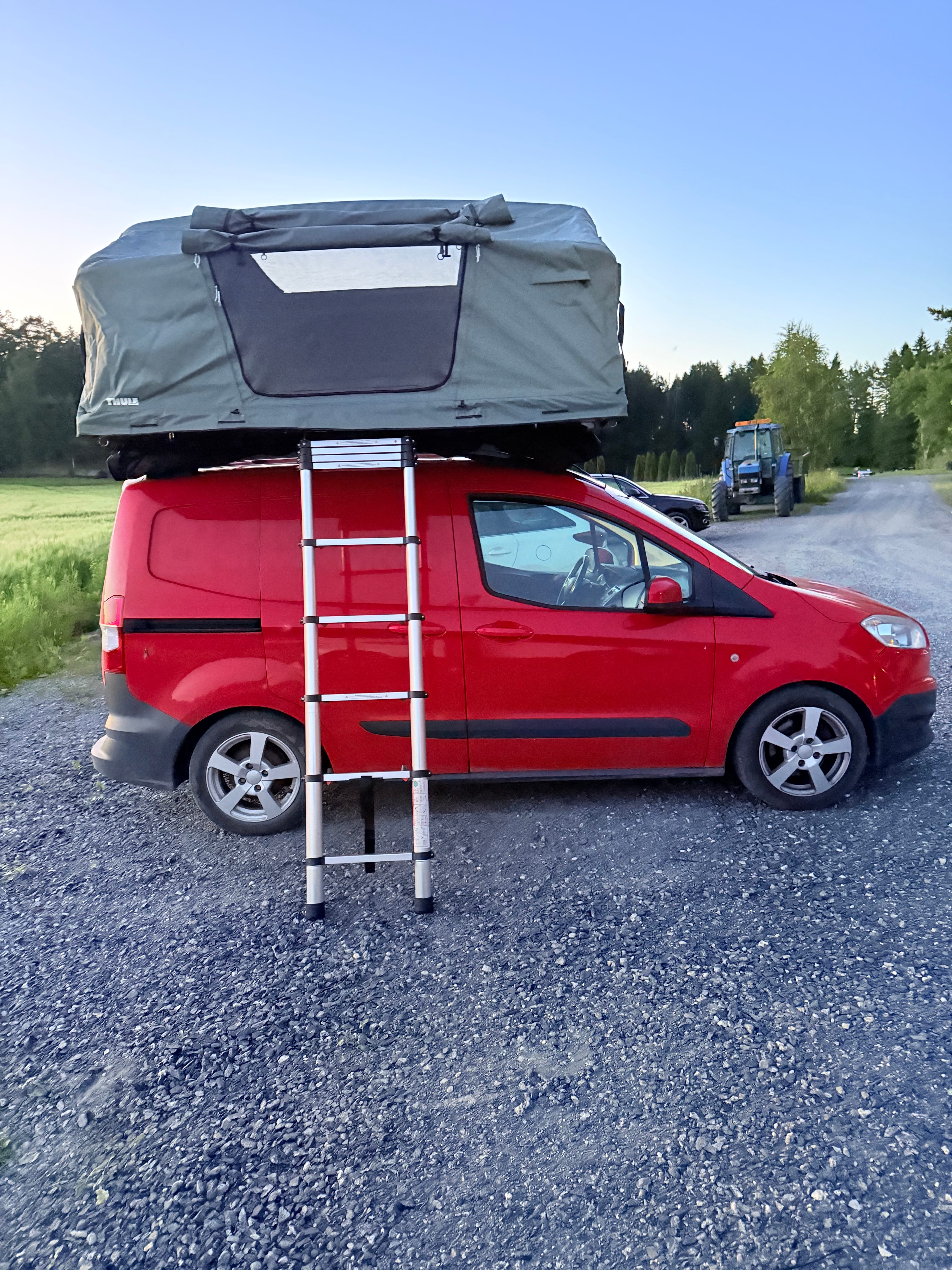 Ford Transit Courier Varebil mit Winterreifen