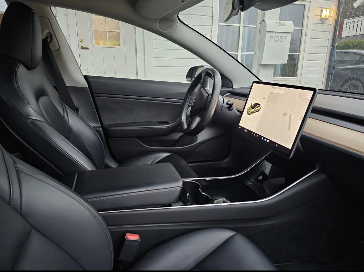 Tesla Model 3 Long Range med Cruisekontroll