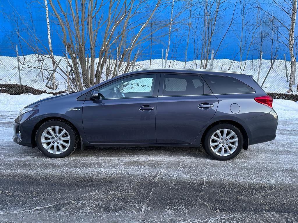 Toyota Auris Touring Sports 1,8 stasjonsvogn, Bensin/Hybrid, Automat, inkl beboerkort parkering med Aircondition