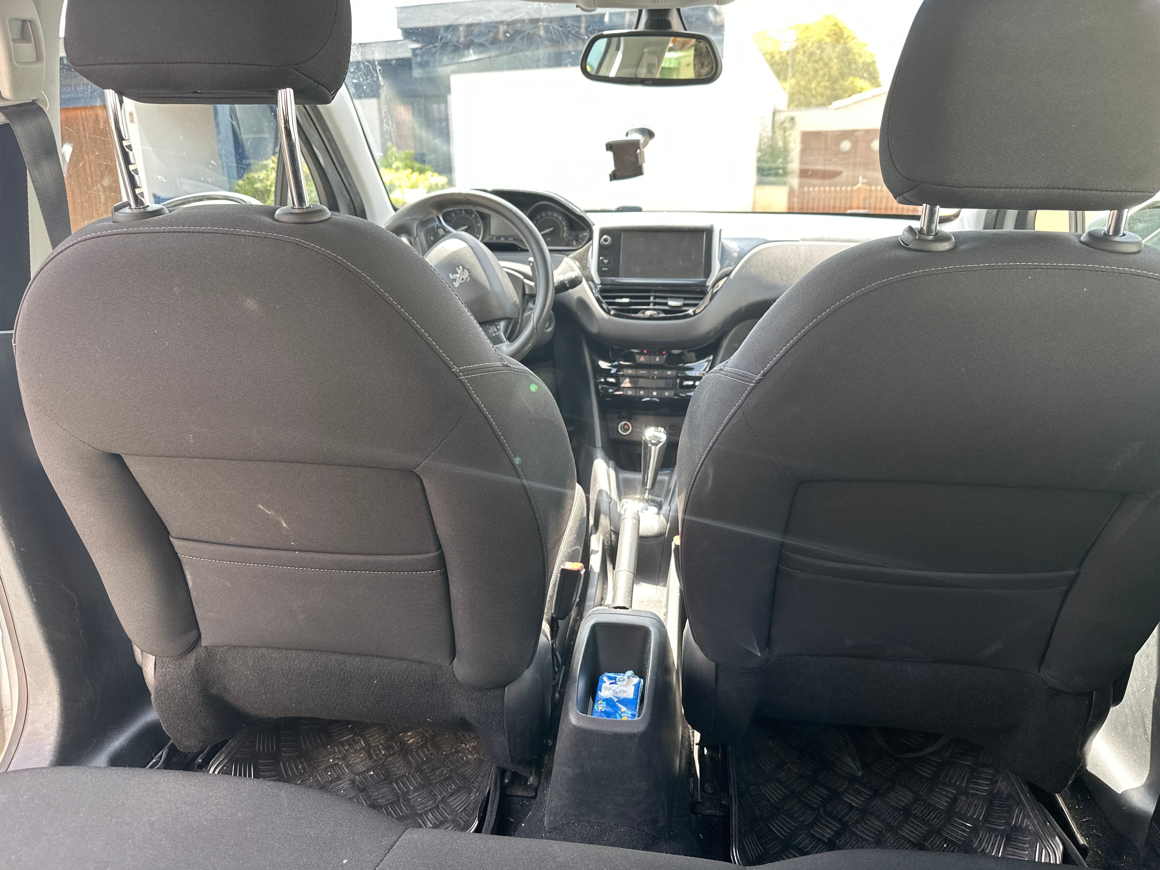 Peugeot 208 avec Siège bébé