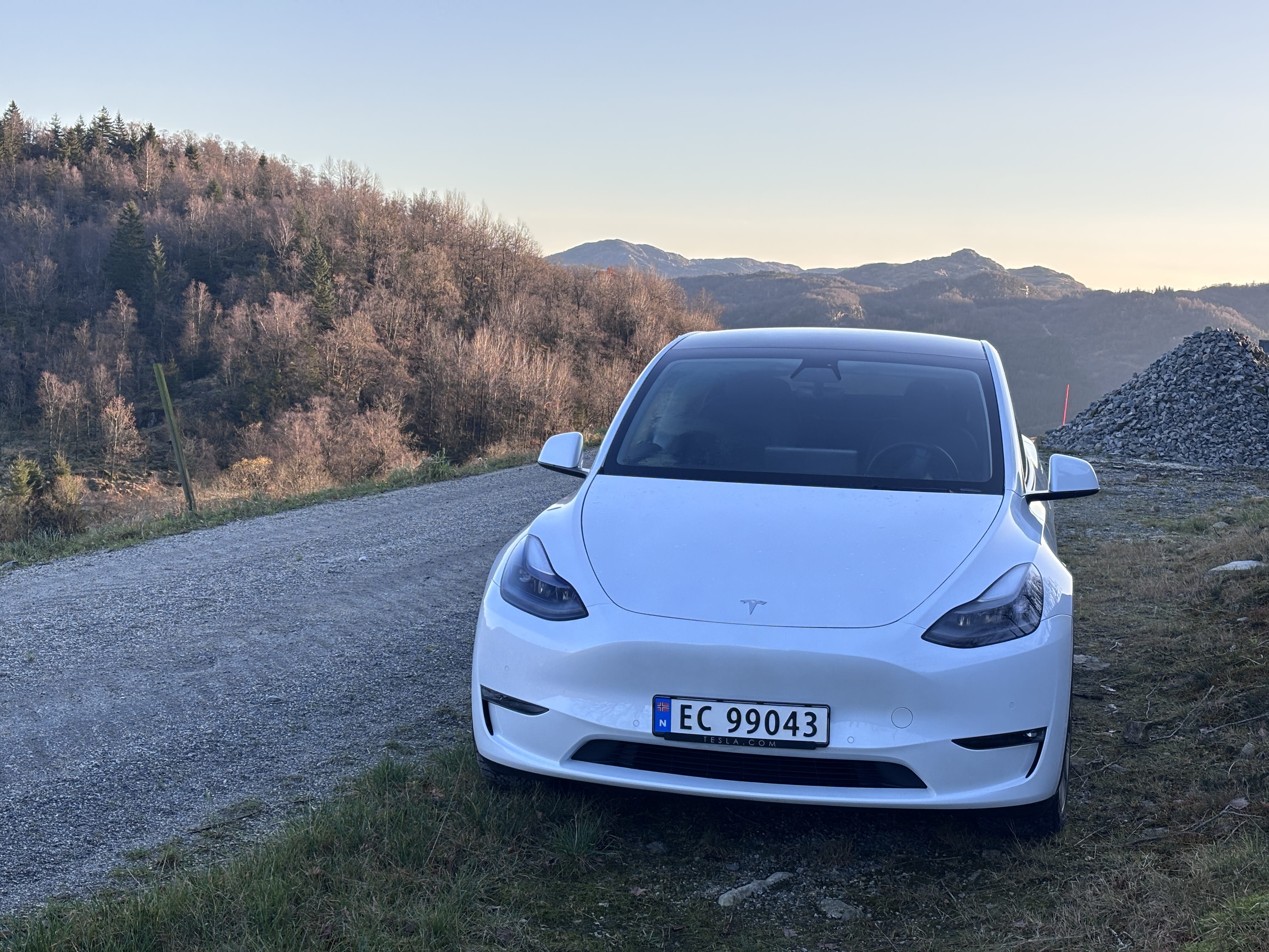 Tesla Model Y med Ryggekamera