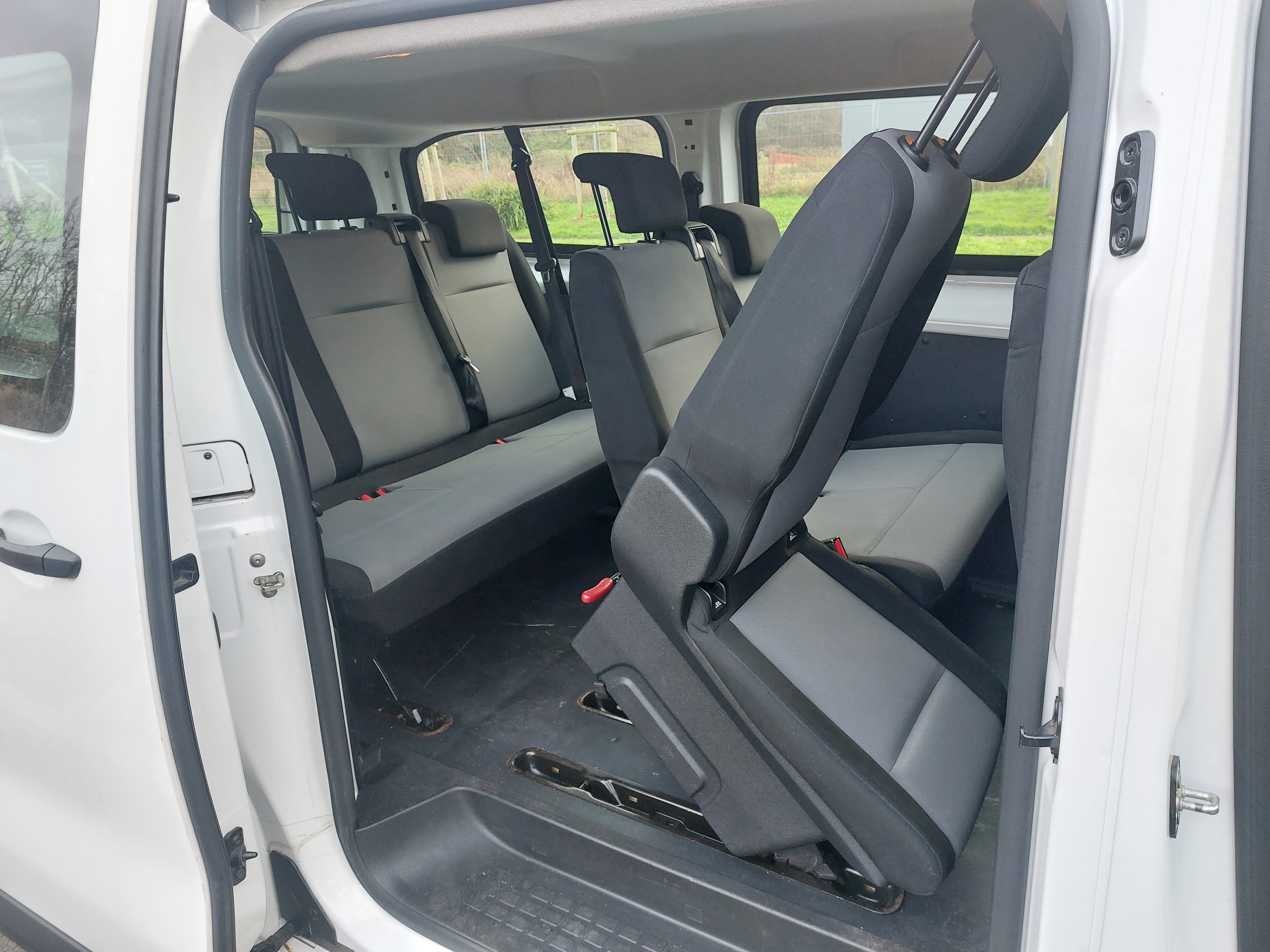 Peugeot Expert Combi Hauteur Idéale pour se garer dans les parkings en sous-sols