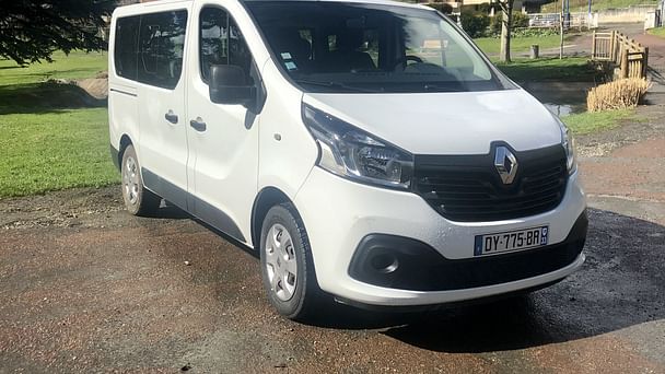 Renault Trafic Passenger Louez le Renault Trafic 9 places – Espace, Confort et Économie - Tous Vos Déplacements, 2015, Diesel, 9 places et plus