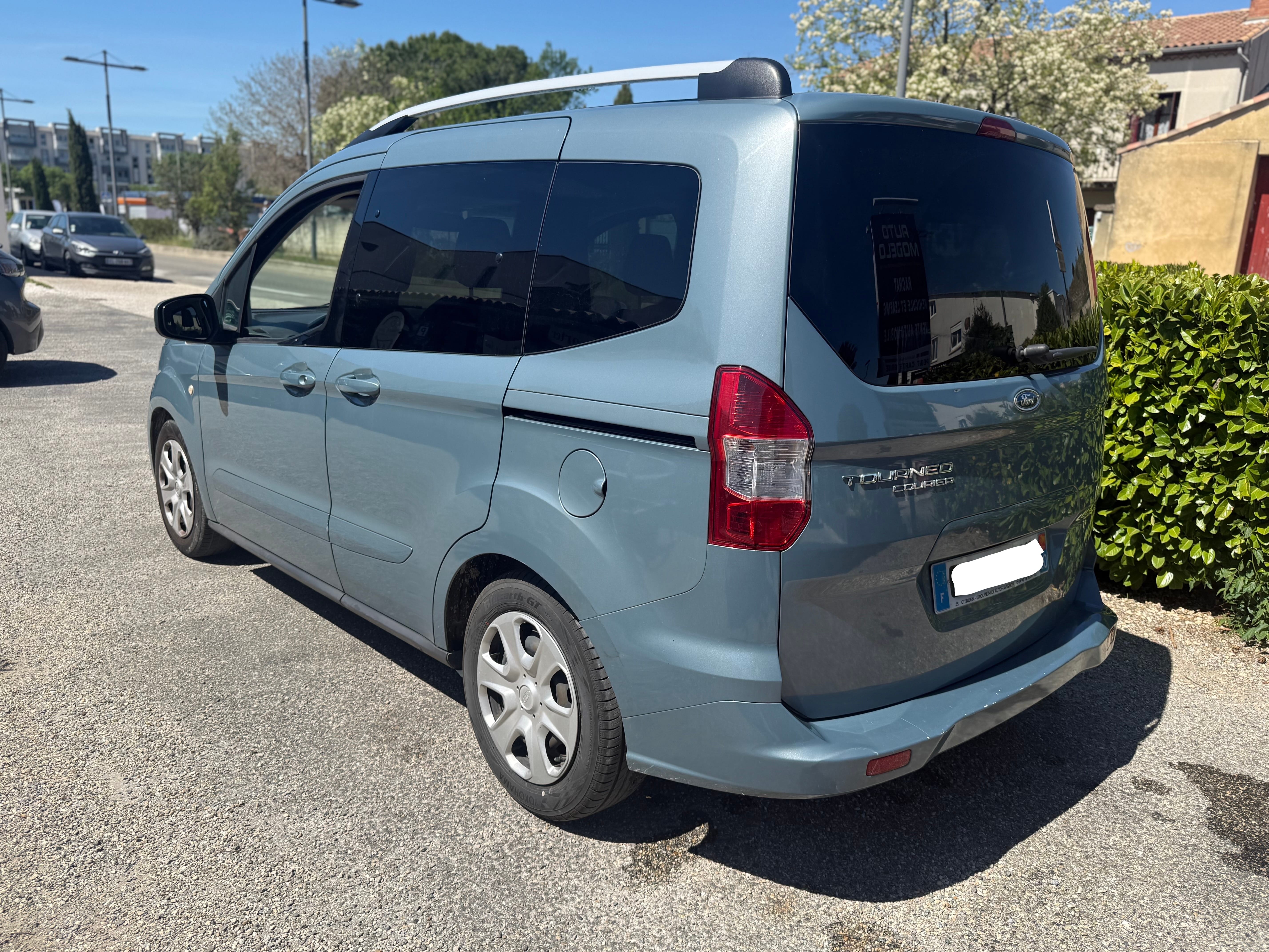 Ford Tourneo Courier avec Climatisation