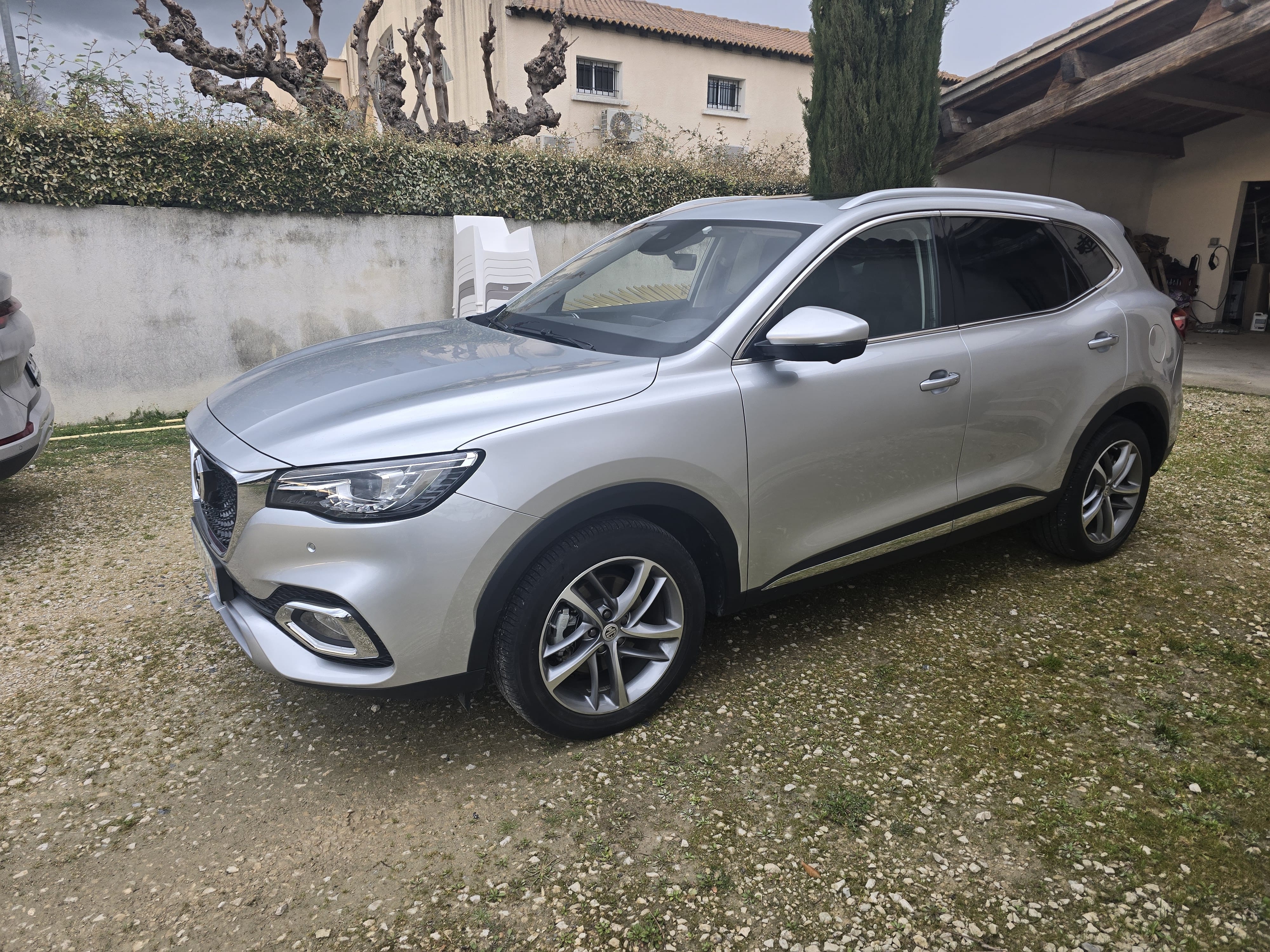 MG EHS, 2021, Essence 95 / Électrique (hybride), automatique