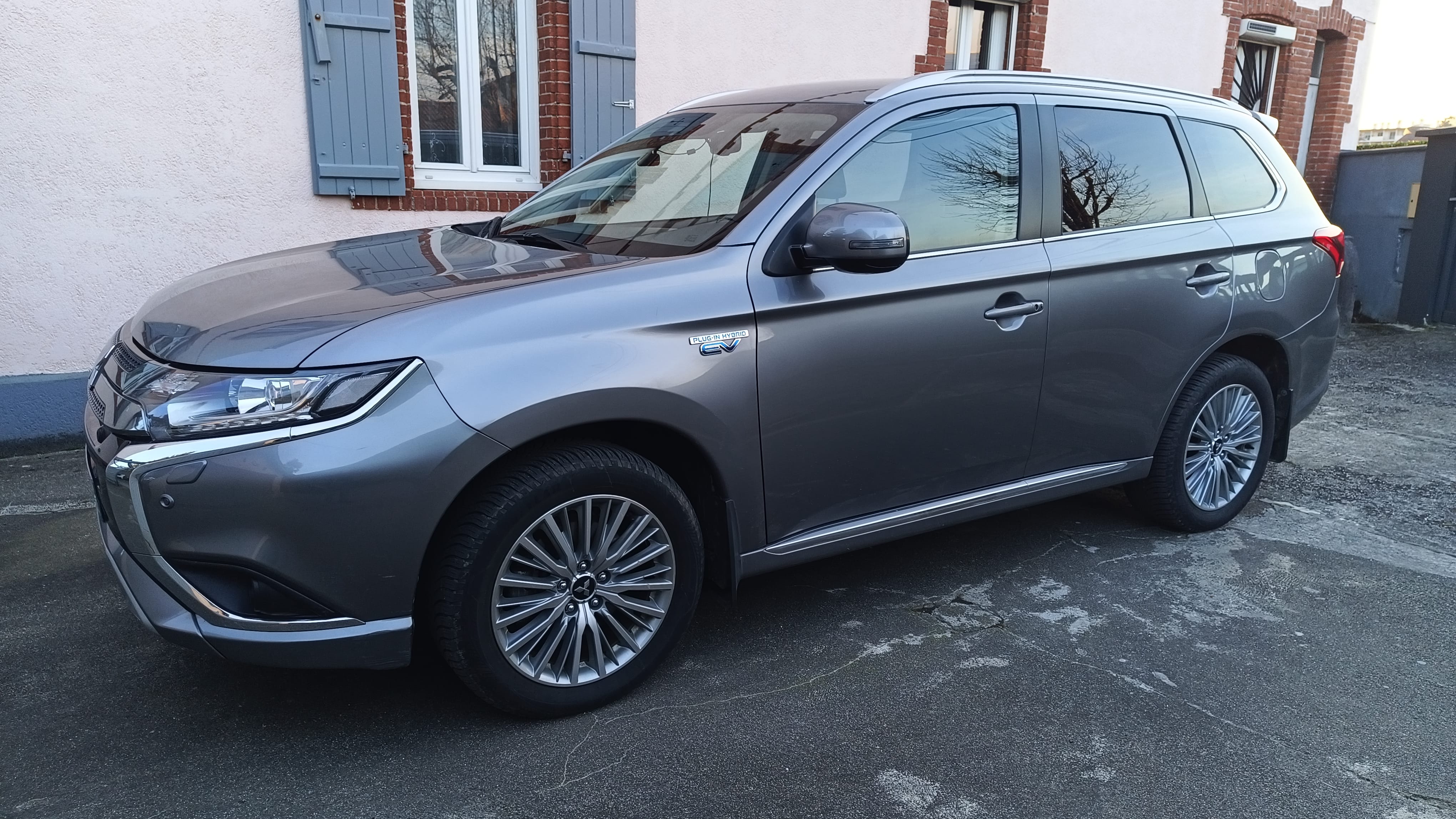 Mitsubishi Outlander 2,4 litres avec Climatisation