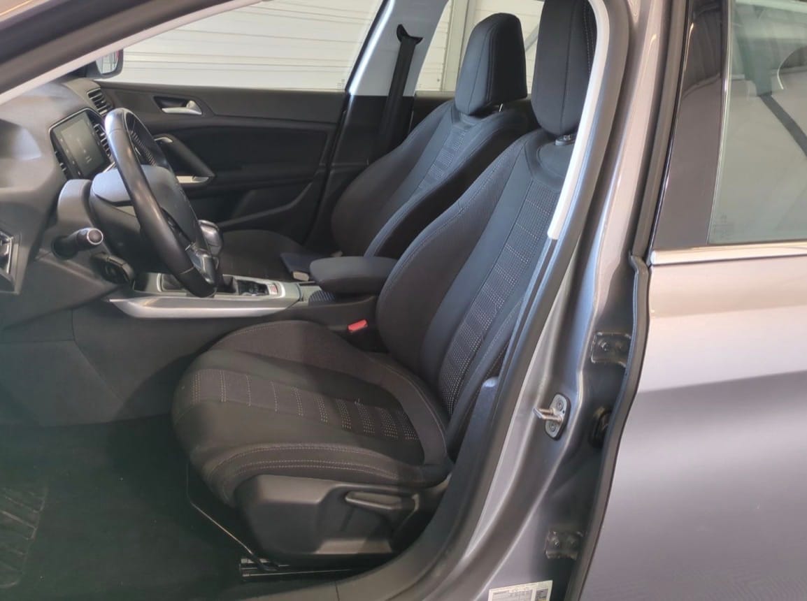 Peugeot 308 avec Siège bébé