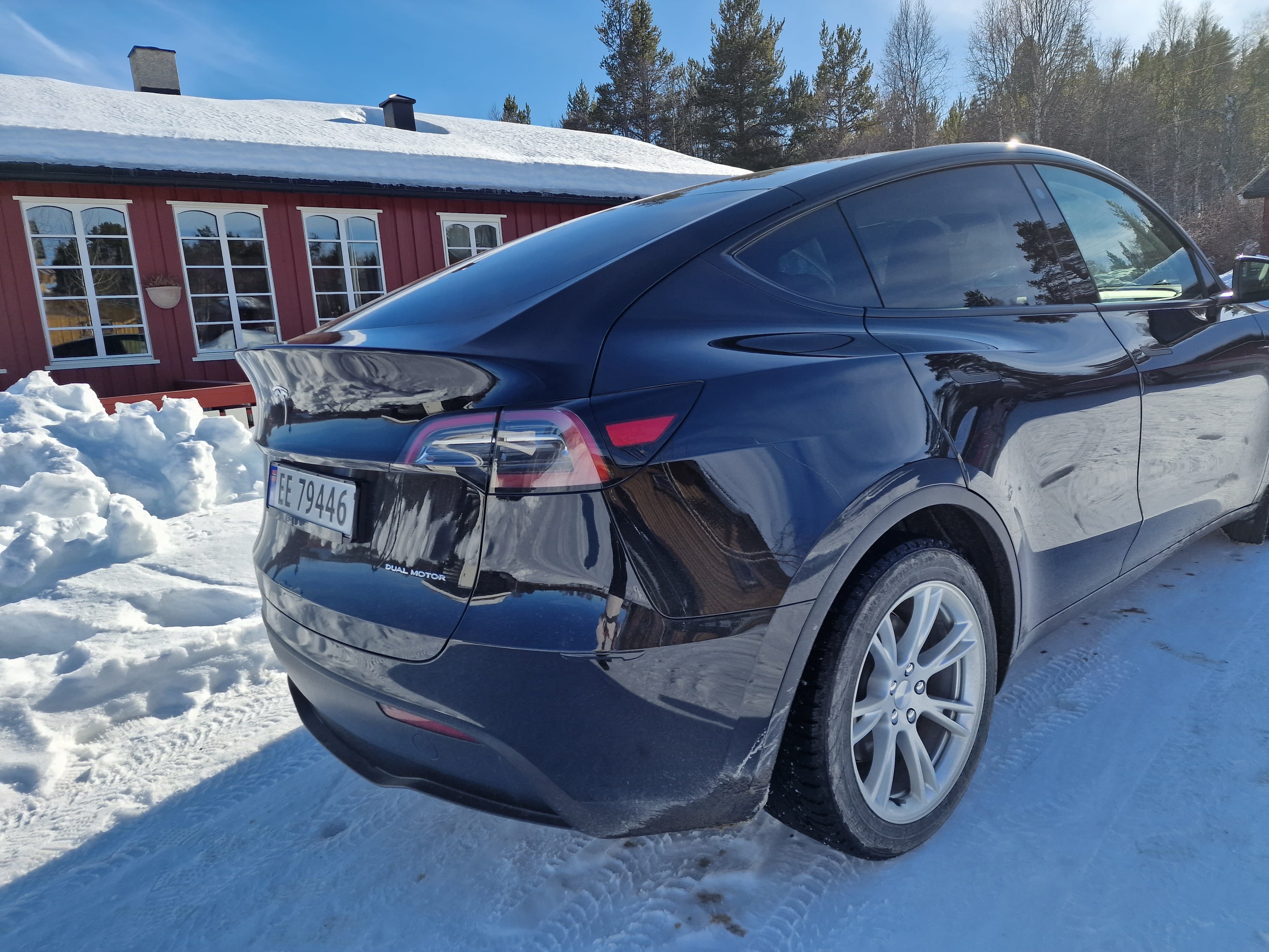 Tesla Model Y Long range 560 km med vinter dekk 530 med sommer dekk med GPS