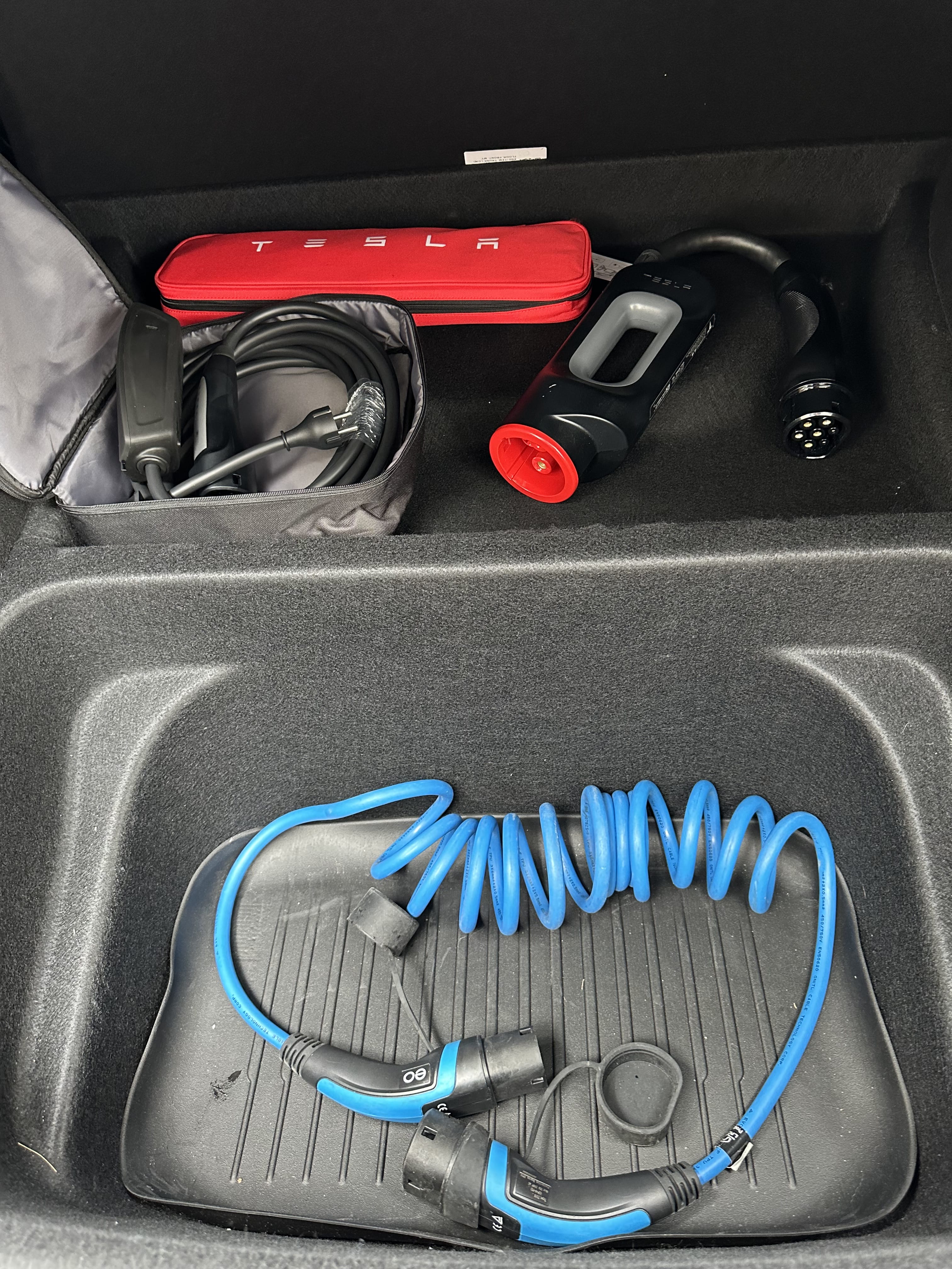 Tesla Model Y Performance med Bluetooth audio