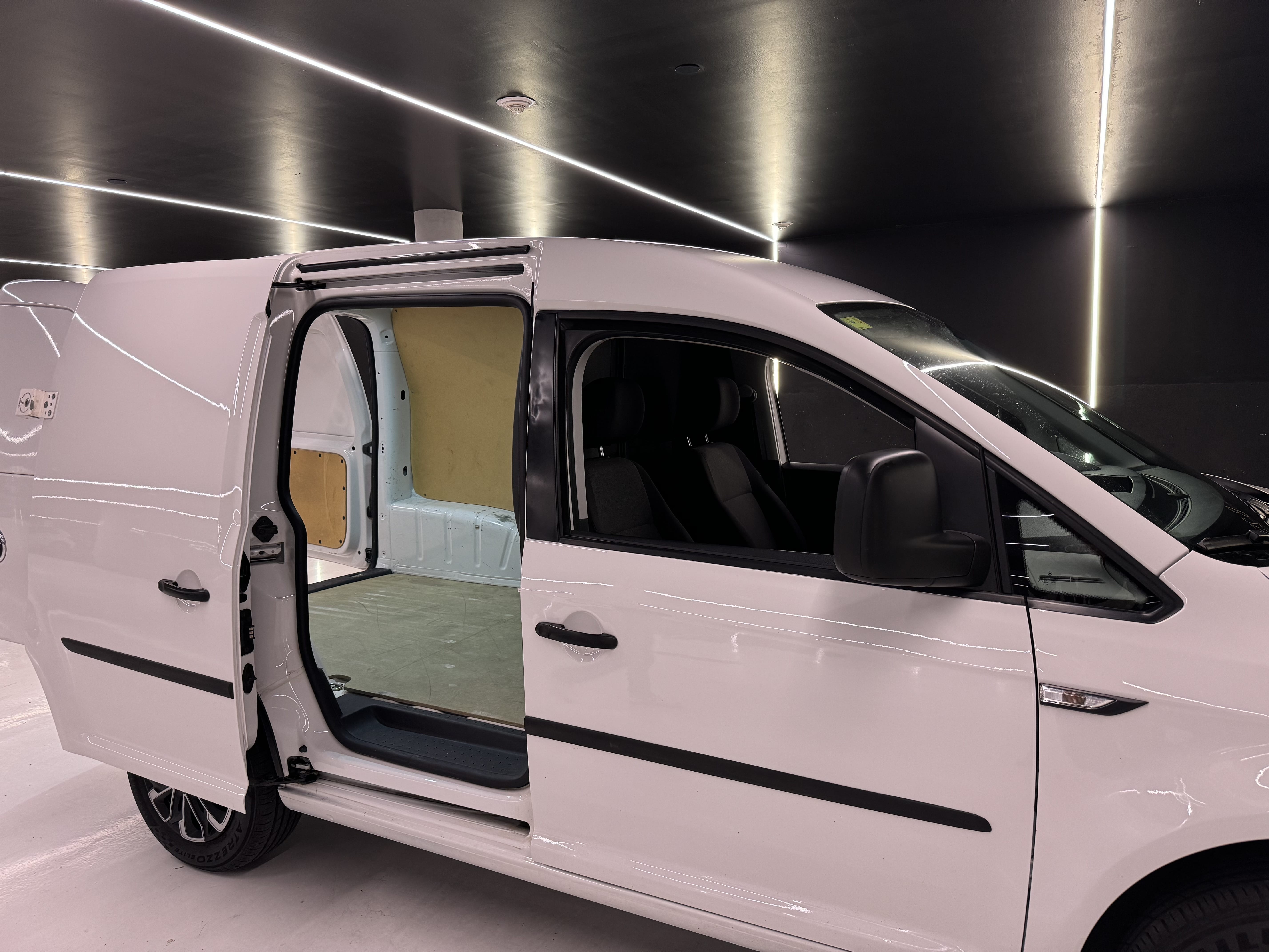 Volkswagen Caddy Van
